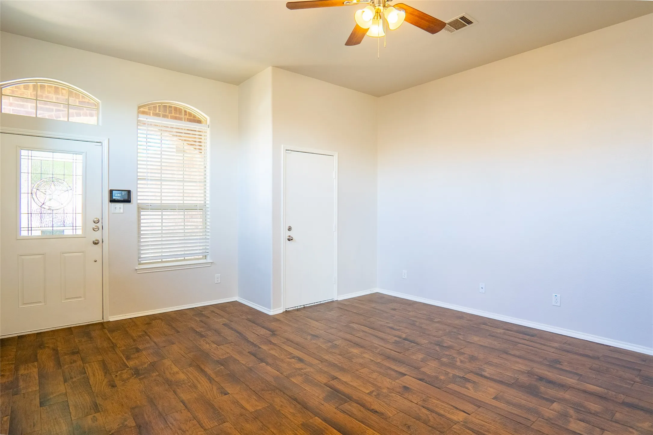 Single Family Residence For Rent in Tarrant County , 4629 Thistle Creek Court, Fort Worth, Texas 76179, 3 Bedroom, 2 Bathroom, 2 Garage spaces, 1,336 Sqft, built in 2011, mls#21364096, Real Estate Agent in Fort Worth, Homes For Rent in Tarrant county, Homes For Rent in Fort Worth, Realtor in Fort Worth Texas, Real Estate Brokerage Independent Realty Texas, Luminita Cordes Realtor