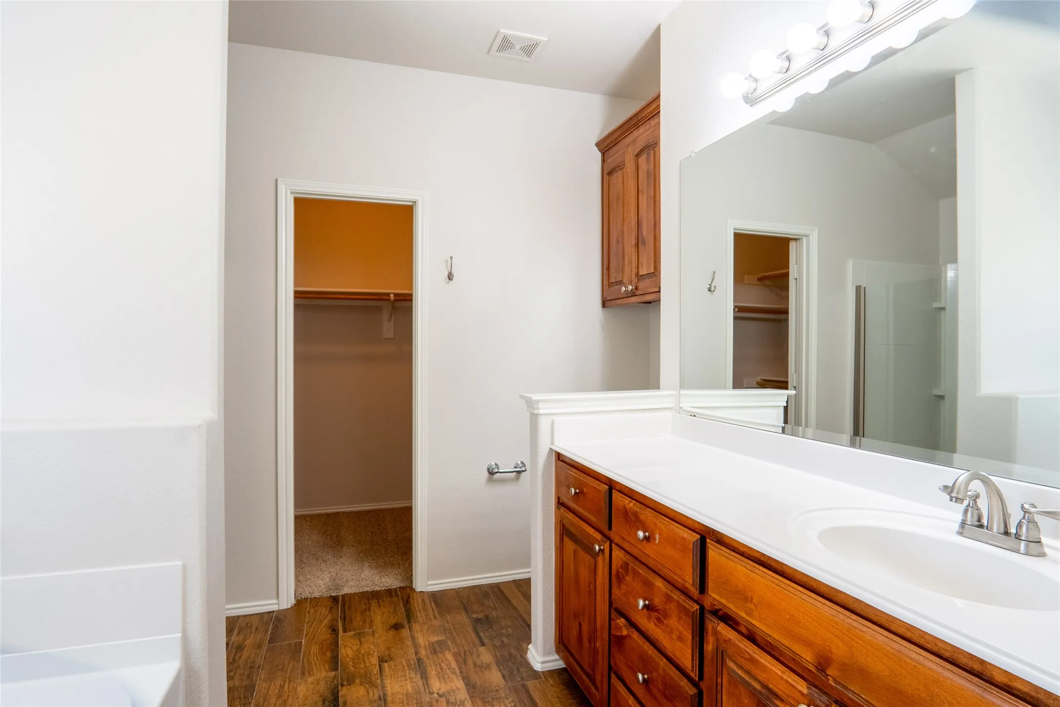 Single Family Residence For Rent in Tarrant County , 4629 Thistle Creek Court, Fort Worth, Texas 76179, 3 Bedroom, 2 Bathroom, 2 Garage spaces, 1,336 Sqft, built in 2011, mls#21364096, Real Estate Agent in Fort Worth, Homes For Rent in Tarrant county, Homes For Rent in Fort Worth, Realtor in Fort Worth Texas, Real Estate Brokerage Independent Realty Texas, Luminita Cordes Realtor