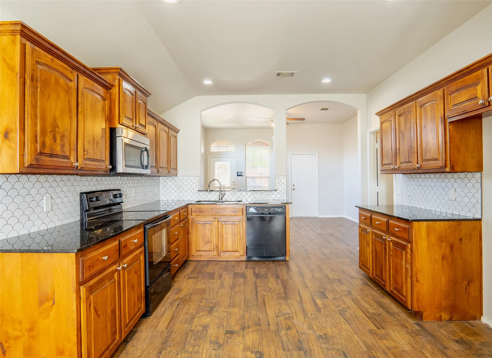 Single Family Residence For Rent in Tarrant County , 4629 Thistle Creek Court, Fort Worth, Texas 76179, 3 Bedroom, 2 Bathroom, 2 Garage spaces, 1,336 Sqft, built in 2011, mls#21364096, Real Estate Agent in Fort Worth, Homes For Rent in Tarrant county, Homes For Rent in Fort Worth, Realtor in Fort Worth Texas, Real Estate Brokerage Independent Realty Texas, Luminita Cordes Realtor