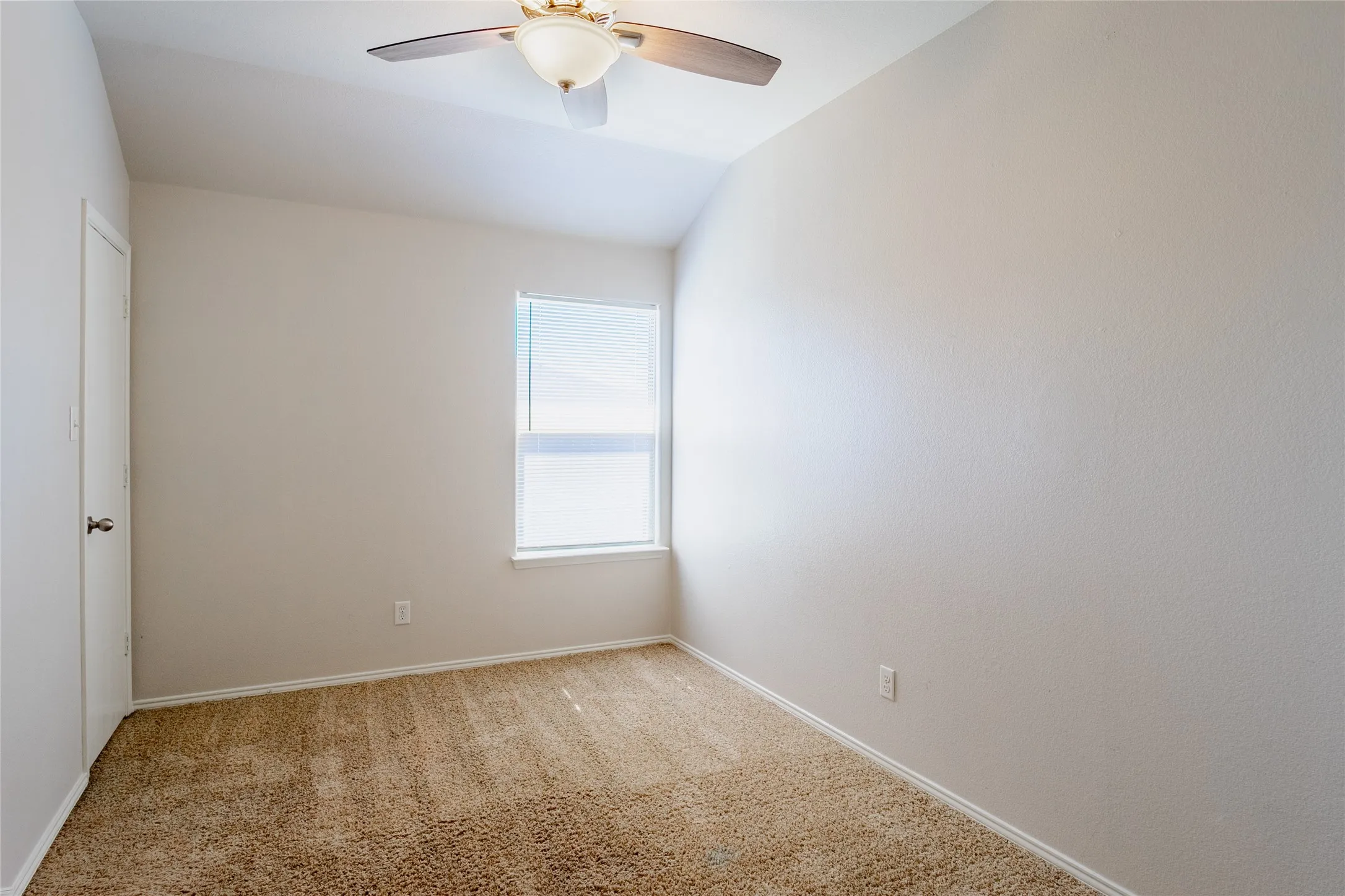 Single Family Residence For Rent in Tarrant County , 4629 Thistle Creek Court, Fort Worth, Texas 76179, 3 Bedroom, 2 Bathroom, 2 Garage spaces, 1,336 Sqft, built in 2011, mls#21364096, Real Estate Agent in Fort Worth, Homes For Rent in Tarrant county, Homes For Rent in Fort Worth, Realtor in Fort Worth Texas, Real Estate Brokerage Independent Realty Texas, Luminita Cordes Realtor