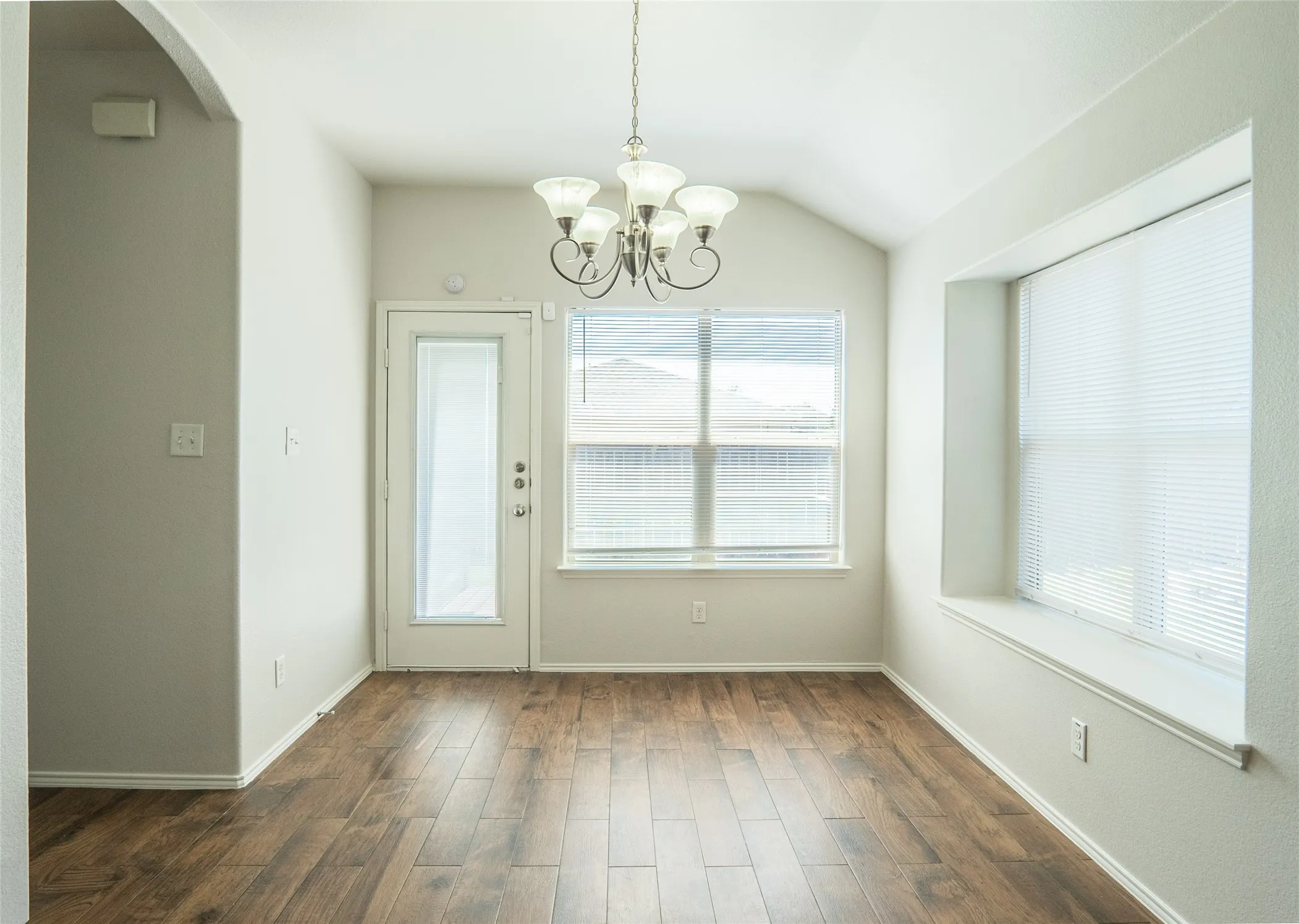 Single Family Residence For Rent in Tarrant County , 4629 Thistle Creek Court, Fort Worth, Texas 76179, 3 Bedroom, 2 Bathroom, 2 Garage spaces, 1,336 Sqft, built in 2011, mls#21364096, Real Estate Agent in Fort Worth, Homes For Rent in Tarrant county, Homes For Rent in Fort Worth, Realtor in Fort Worth Texas, Real Estate Brokerage Independent Realty Texas, Luminita Cordes Realtor
