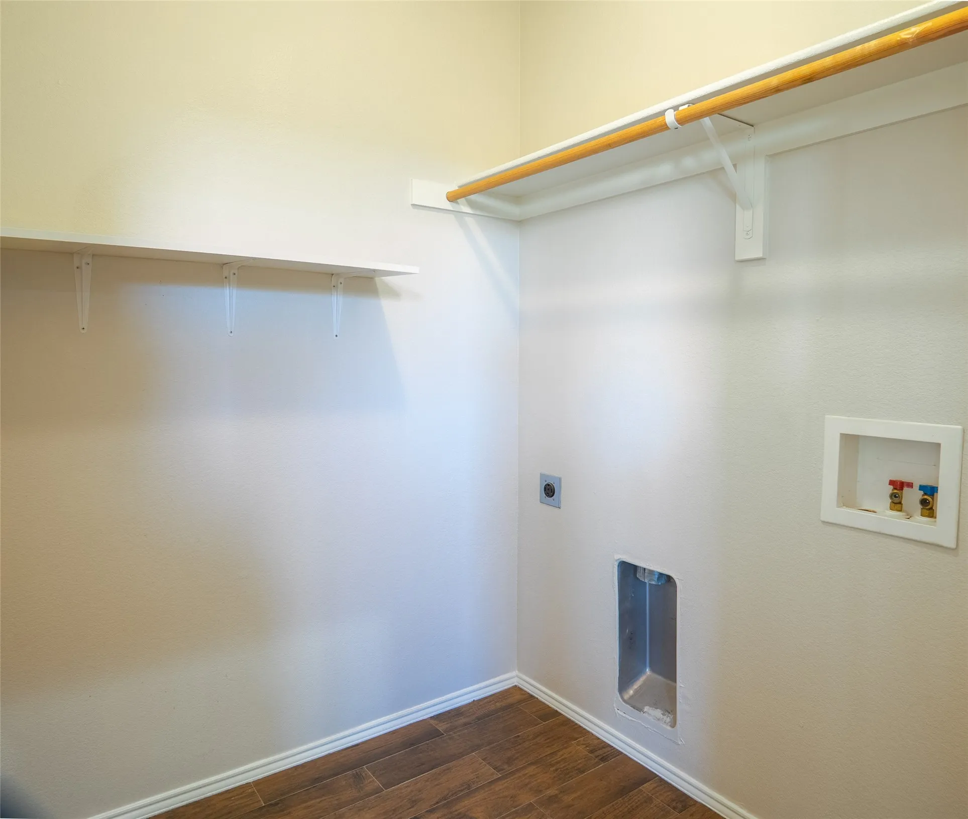 Single Family Residence For Rent in Tarrant County , 4629 Thistle Creek Court, Fort Worth, Texas 76179, 3 Bedroom, 2 Bathroom, 2 Garage spaces, 1,336 Sqft, built in 2011, mls#21364096, Real Estate Agent in Fort Worth, Homes For Rent in Tarrant county, Homes For Rent in Fort Worth, Realtor in Fort Worth Texas, Real Estate Brokerage Independent Realty Texas, Luminita Cordes Realtor