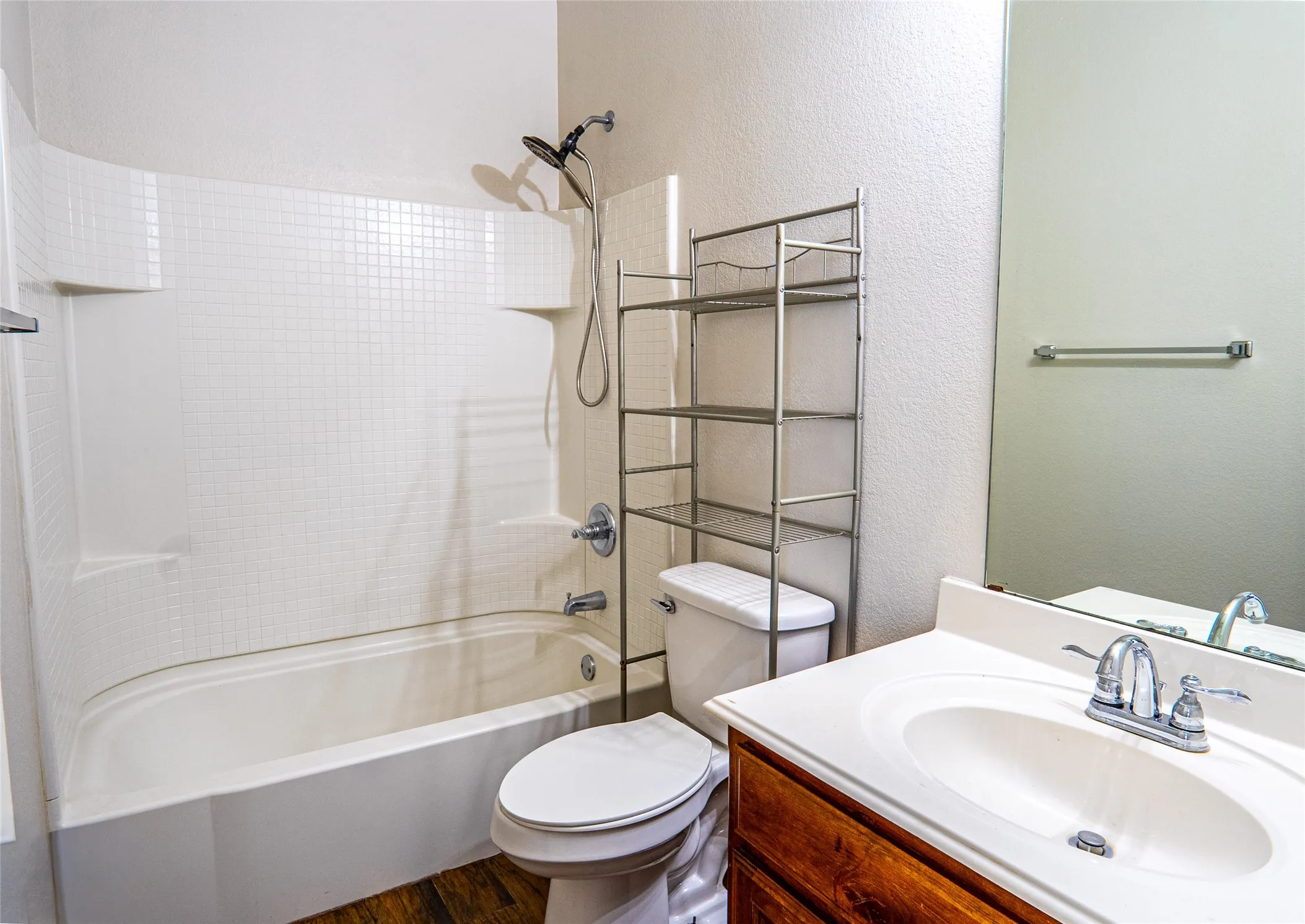 Single Family Residence For Rent in Tarrant County , 4629 Thistle Creek Court, Fort Worth, Texas 76179, 3 Bedroom, 2 Bathroom, 2 Garage spaces, 1,336 Sqft, built in 2011, mls#21364096, Real Estate Agent in Fort Worth, Homes For Rent in Tarrant county, Homes For Rent in Fort Worth, Realtor in Fort Worth Texas, Real Estate Brokerage Independent Realty Texas, Luminita Cordes Realtor