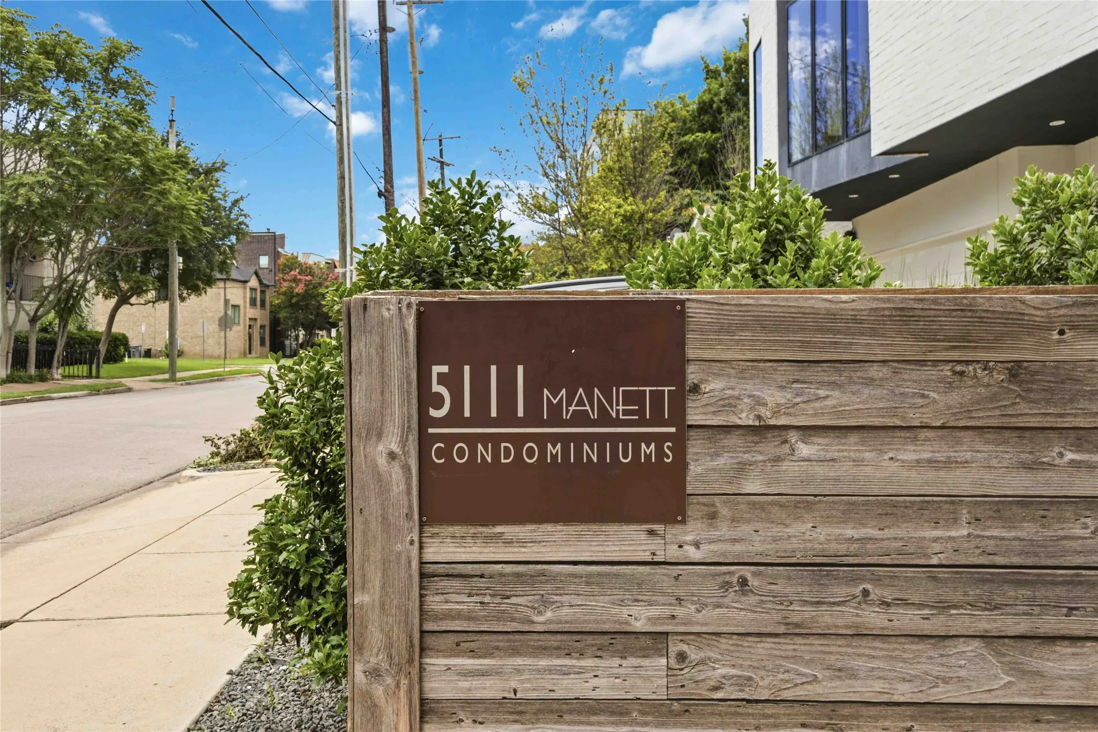 Condominium For Rent in Dallas County , 5111 Manett Street 207, Dallas, Texas 75206, 1 Bedroom, 1 Bathroom, Garage spaces, 728 Sqft, built in 2001, mls#21364098, Real Estate Agent in Dallas, Homes For Rent in Dallas county, Homes For Rent in Dallas, Realtor in Dallas Texas, Real Estate Brokerage Independent Realty Texas, Luminita Cordes Realtor