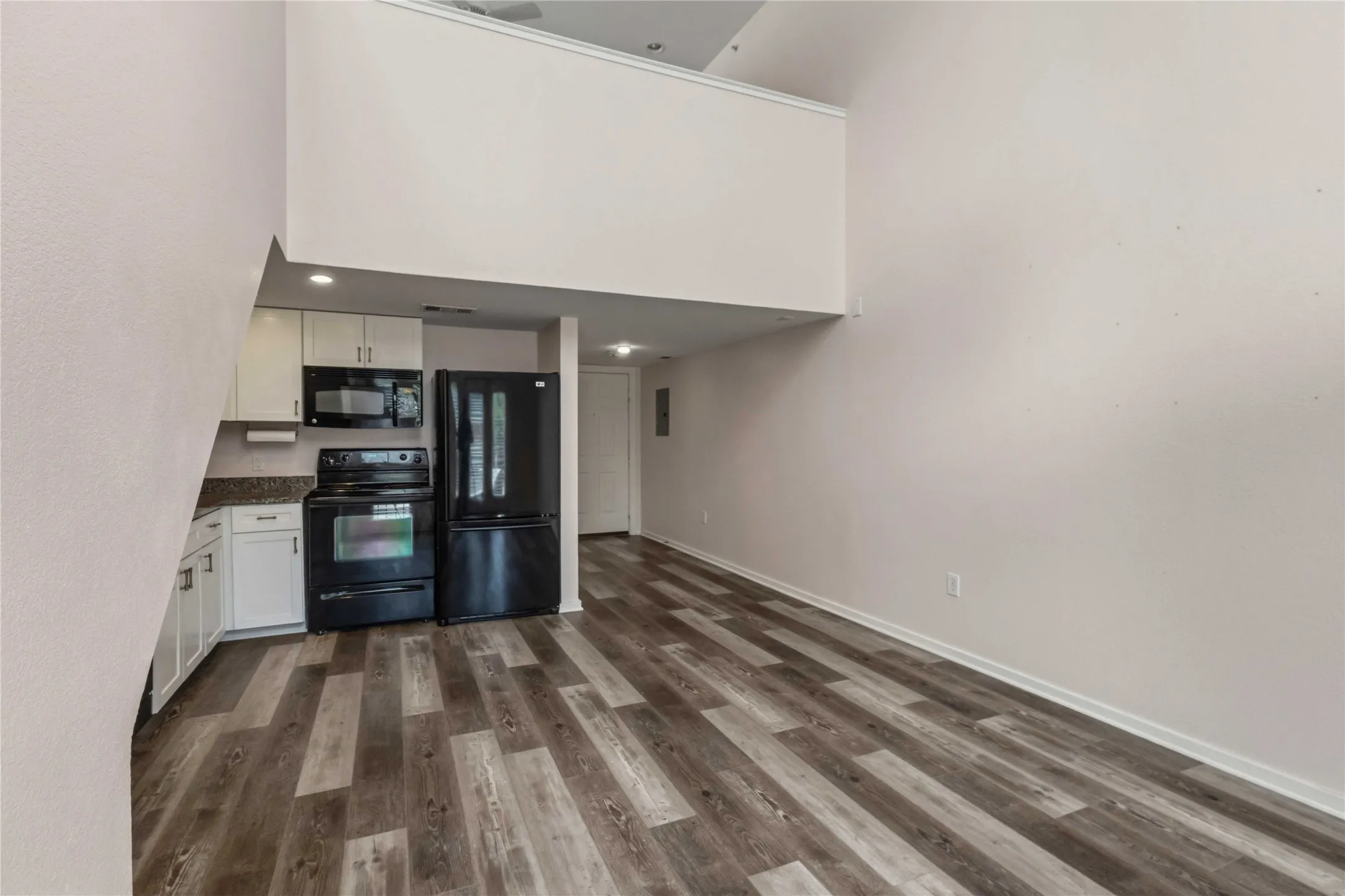 Condominium For Rent in Dallas County , 5111 Manett Street 207, Dallas, Texas 75206, 1 Bedroom, 1 Bathroom, Garage spaces, 728 Sqft, built in 2001, mls#21364098, Real Estate Agent in Dallas, Homes For Rent in Dallas county, Homes For Rent in Dallas, Realtor in Dallas Texas, Real Estate Brokerage Independent Realty Texas, Luminita Cordes Realtor