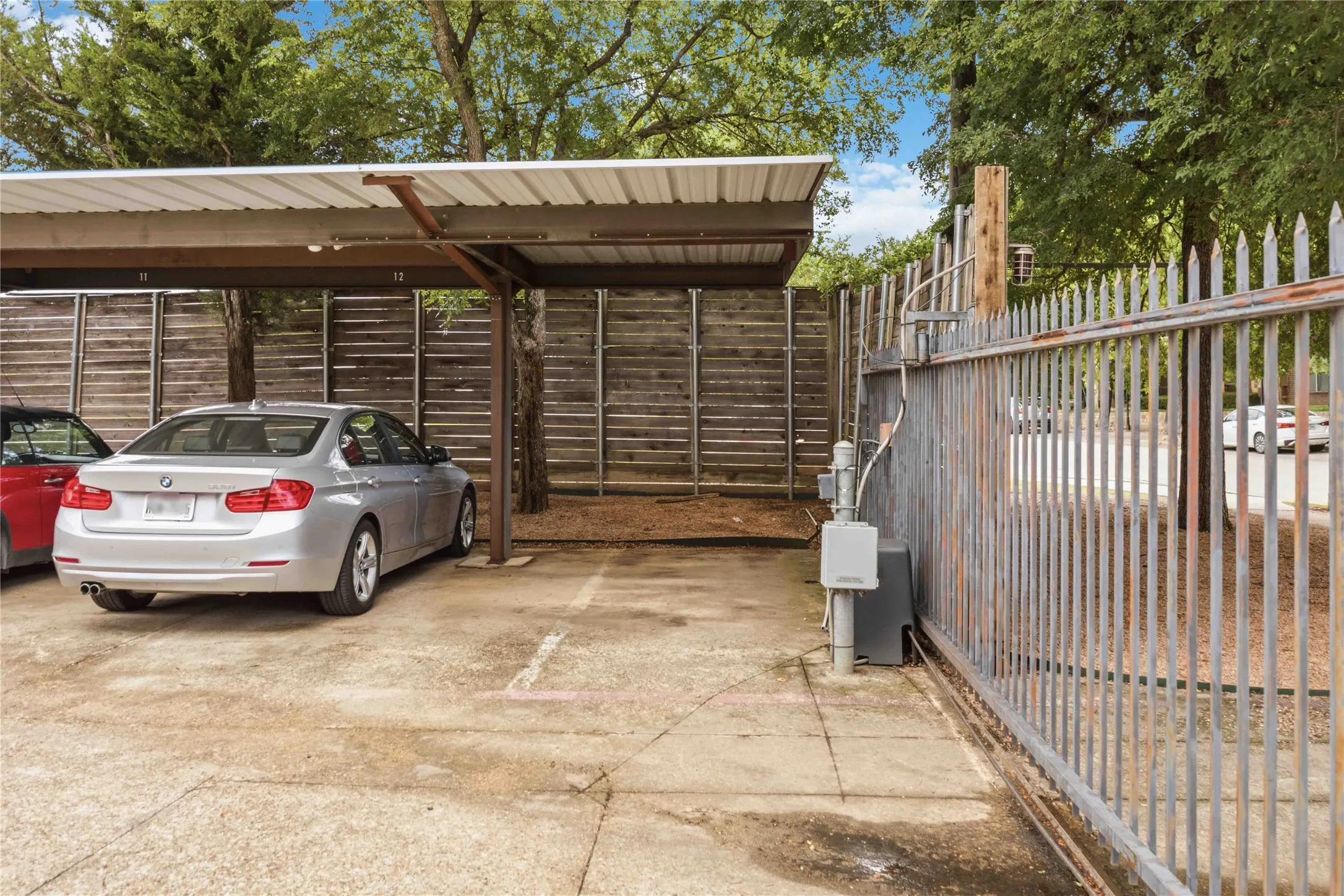 Condominium For Rent in Dallas County , 5111 Manett Street 207, Dallas, Texas 75206, 1 Bedroom, 1 Bathroom, Garage spaces, 728 Sqft, built in 2001, mls#21364098, Real Estate Agent in Dallas, Homes For Rent in Dallas county, Homes For Rent in Dallas, Realtor in Dallas Texas, Real Estate Brokerage Independent Realty Texas, Luminita Cordes Realtor