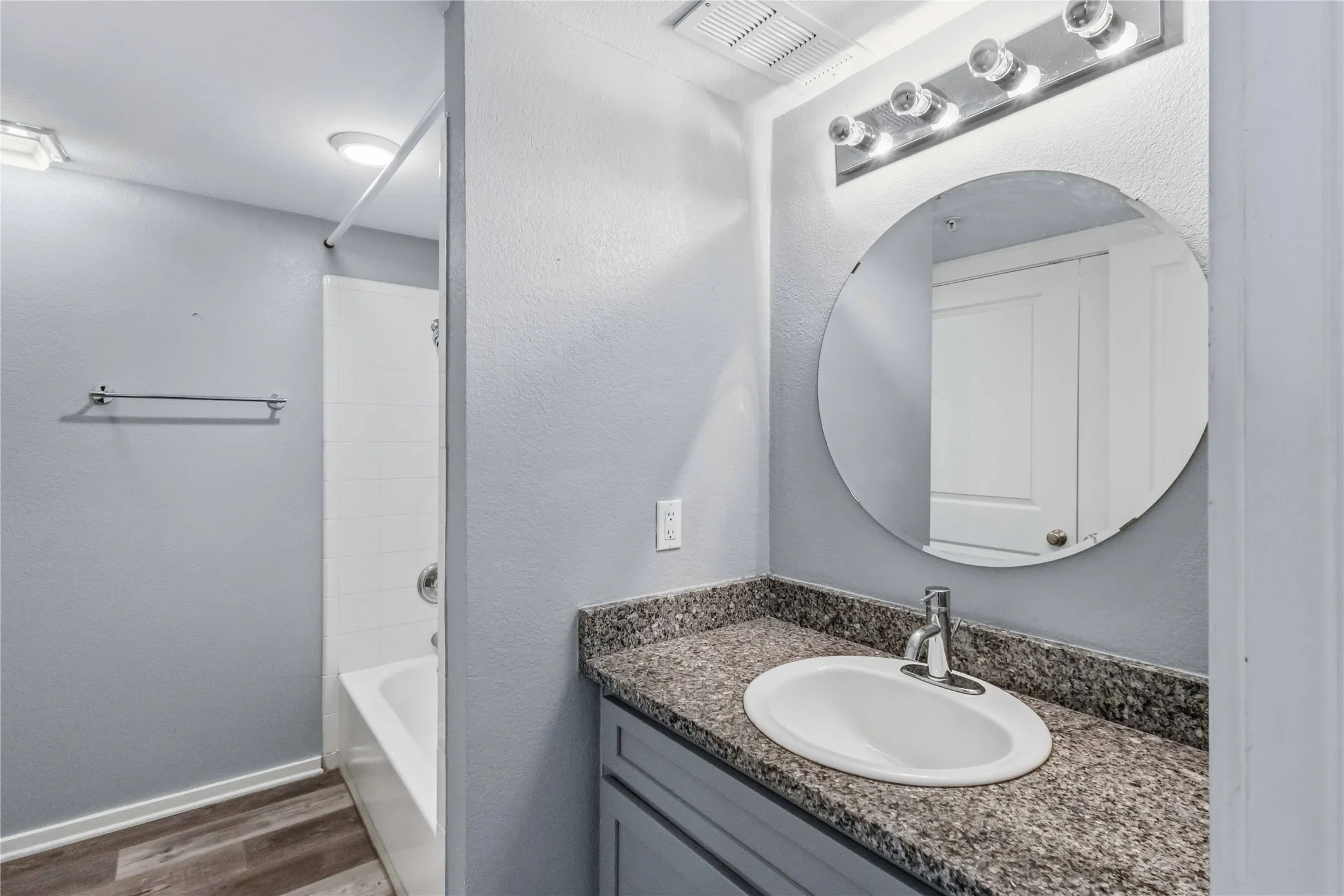 Condominium For Rent in Dallas County , 5111 Manett Street 207, Dallas, Texas 75206, 1 Bedroom, 1 Bathroom, Garage spaces, 728 Sqft, built in 2001, mls#21364098, Real Estate Agent in Dallas, Homes For Rent in Dallas county, Homes For Rent in Dallas, Realtor in Dallas Texas, Real Estate Brokerage Independent Realty Texas, Luminita Cordes Realtor