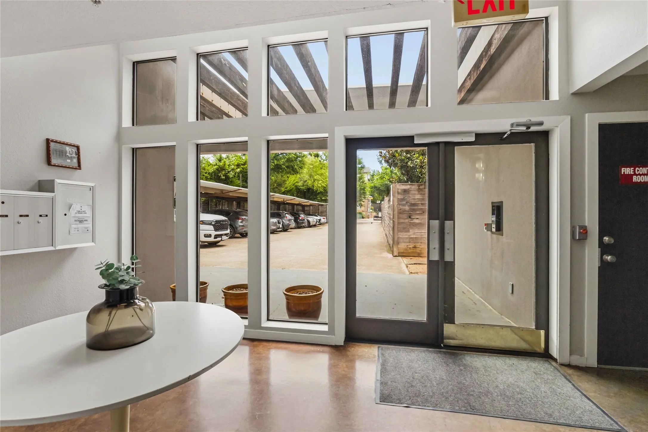 Condominium For Rent in Dallas County , 5111 Manett Street 207, Dallas, Texas 75206, 1 Bedroom, 1 Bathroom, Garage spaces, 728 Sqft, built in 2001, mls#21364098, Real Estate Agent in Dallas, Homes For Rent in Dallas county, Homes For Rent in Dallas, Realtor in Dallas Texas, Real Estate Brokerage Independent Realty Texas, Luminita Cordes Realtor