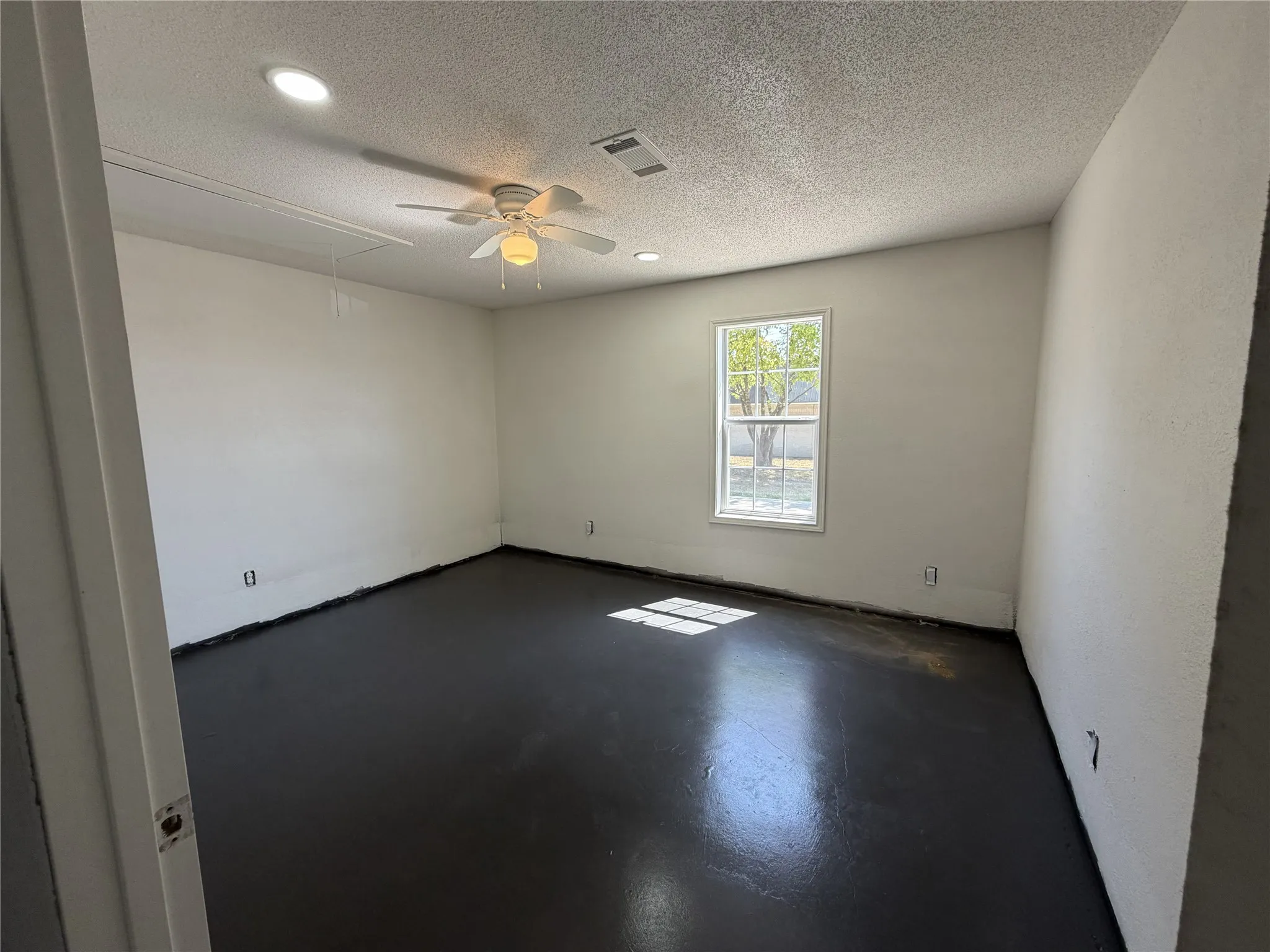Room 2 with window