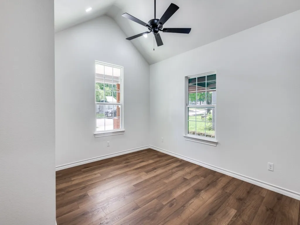Single Family Residence For Rent in Tarrant County , 2904 8th Avenue, Fort Worth, Texas 76110, 4 Bedroom, 2 Bathroom, 1 Garage spaces, 1,800 Sqft, built in 1925, mls#21362741, Real Estate Agent in Fort Worth, Homes For Rent in Tarrant county, Homes For Rent in Fort Worth, Realtor in Fort Worth Texas, Real Estate Brokerage Independent Realty Texas, Luminita Cordes Realtor
