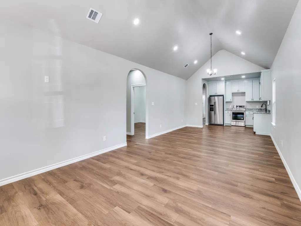 Single Family Residence For Rent in Tarrant County , 2904 8th Avenue, Fort Worth, Texas 76110, 4 Bedroom, 2 Bathroom, 1 Garage spaces, 1,800 Sqft, built in 1925, mls#21362741, Real Estate Agent in Fort Worth, Homes For Rent in Tarrant county, Homes For Rent in Fort Worth, Realtor in Fort Worth Texas, Real Estate Brokerage Independent Realty Texas, Luminita Cordes Realtor