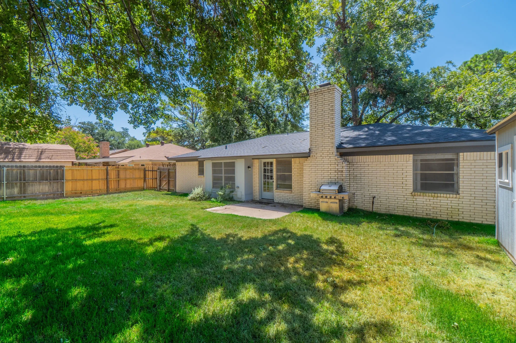 Single Family Residence For Rent in Tarrant County , 1701 Brookhaven Circle, Bedford, Texas 76022, 4 Bedroom, 2 Bathroom, 2 Garage spaces, 1,630 Sqft, built in 1976, mls#21364105, Real Estate Agent in Bedford, Homes For Rent in Tarrant county, Homes For Rent in Bedford, Realtor in Bedford Texas, Real Estate Brokerage Independent Realty Texas, Luminita Cordes Realtor
