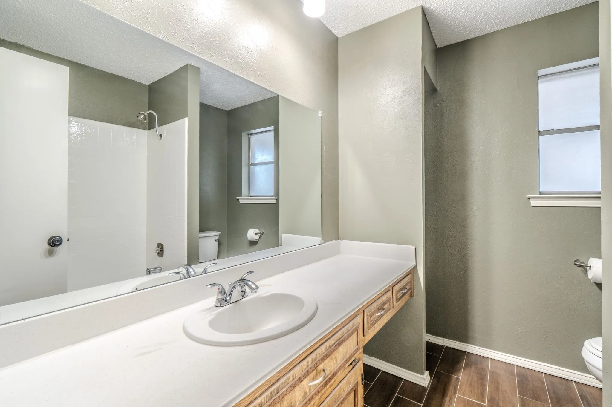 Single Family Residence For Rent in Tarrant County , 1701 Brookhaven Circle, Bedford, Texas 76022, 4 Bedroom, 2 Bathroom, 2 Garage spaces, 1,630 Sqft, built in 1976, mls#21364105, Real Estate Agent in Bedford, Homes For Rent in Tarrant county, Homes For Rent in Bedford, Realtor in Bedford Texas, Real Estate Brokerage Independent Realty Texas, Luminita Cordes Realtor