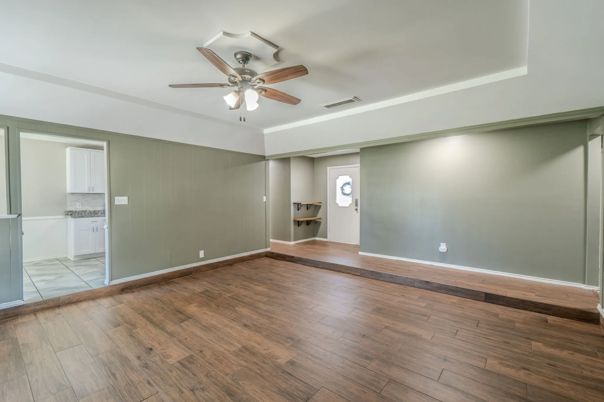 Single Family Residence For Rent in Tarrant County , 1701 Brookhaven Circle, Bedford, Texas 76022, 4 Bedroom, 2 Bathroom, 2 Garage spaces, 1,630 Sqft, built in 1976, mls#21364105, Real Estate Agent in Bedford, Homes For Rent in Tarrant county, Homes For Rent in Bedford, Realtor in Bedford Texas, Real Estate Brokerage Independent Realty Texas, Luminita Cordes Realtor