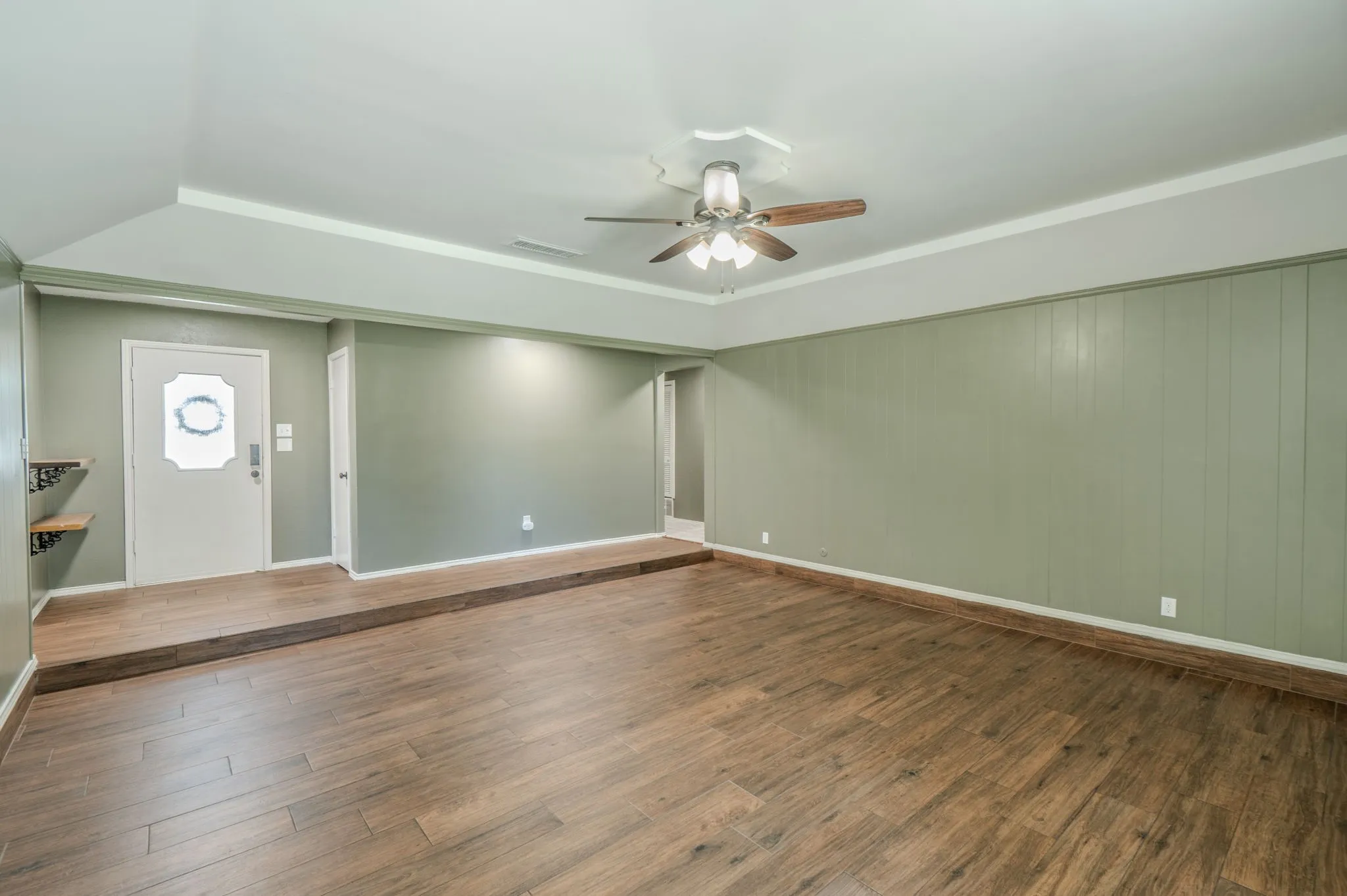 Single Family Residence For Rent in Tarrant County , 1701 Brookhaven Circle, Bedford, Texas 76022, 4 Bedroom, 2 Bathroom, 2 Garage spaces, 1,630 Sqft, built in 1976, mls#21364105, Real Estate Agent in Bedford, Homes For Rent in Tarrant county, Homes For Rent in Bedford, Realtor in Bedford Texas, Real Estate Brokerage Independent Realty Texas, Luminita Cordes Realtor