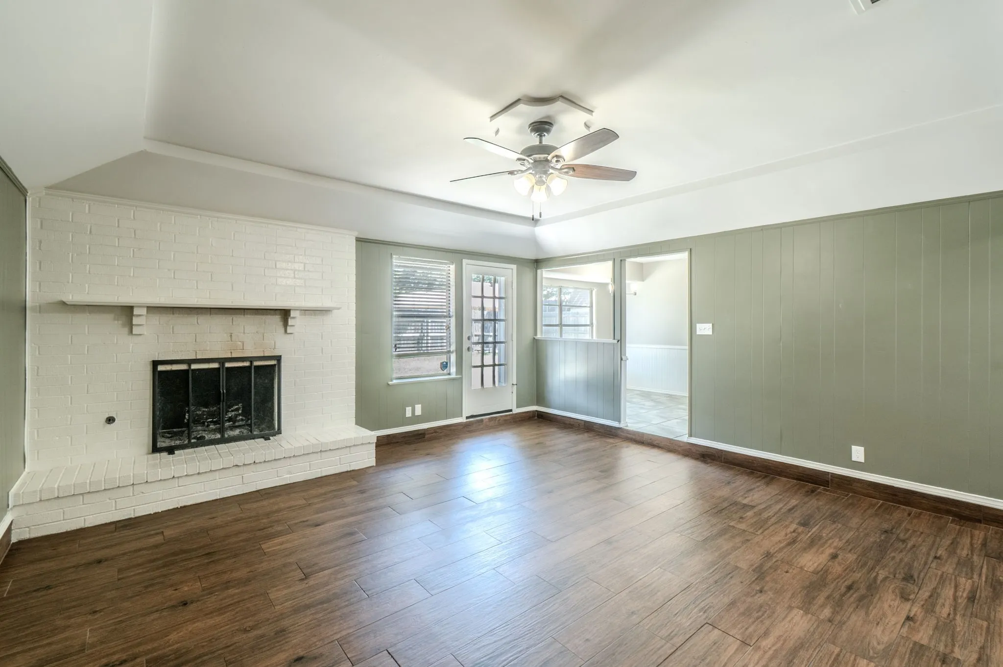 Single Family Residence For Rent in Tarrant County , 1701 Brookhaven Circle, Bedford, Texas 76022, 4 Bedroom, 2 Bathroom, 2 Garage spaces, 1,630 Sqft, built in 1976, mls#21364105, Real Estate Agent in Bedford, Homes For Rent in Tarrant county, Homes For Rent in Bedford, Realtor in Bedford Texas, Real Estate Brokerage Independent Realty Texas, Luminita Cordes Realtor