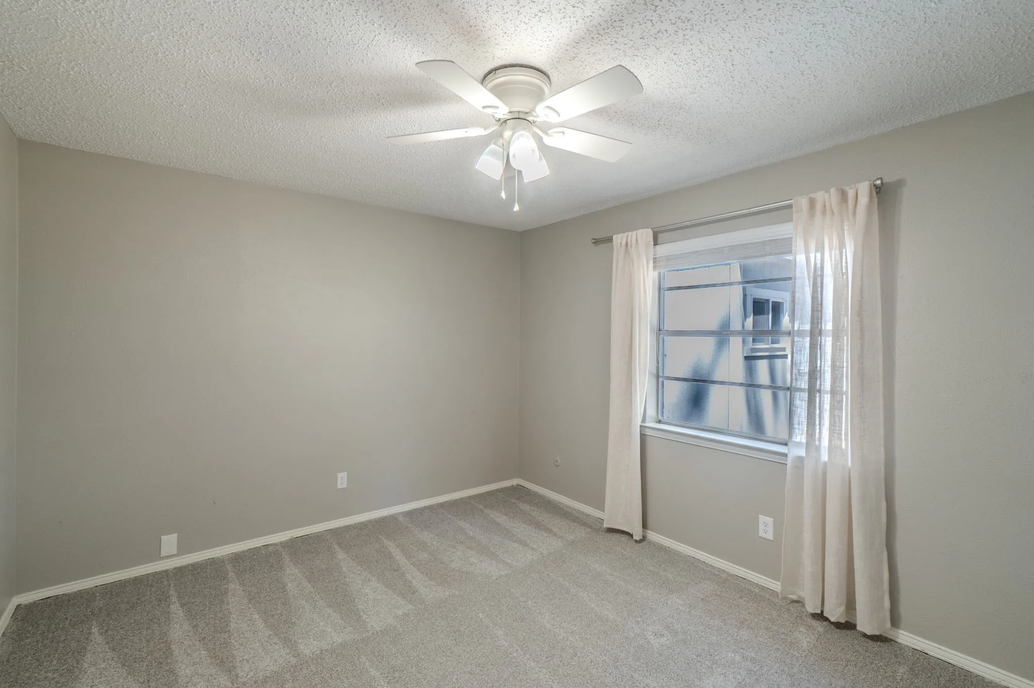 Single Family Residence For Rent in Tarrant County , 1701 Brookhaven Circle, Bedford, Texas 76022, 4 Bedroom, 2 Bathroom, 2 Garage spaces, 1,630 Sqft, built in 1976, mls#21364105, Real Estate Agent in Bedford, Homes For Rent in Tarrant county, Homes For Rent in Bedford, Realtor in Bedford Texas, Real Estate Brokerage Independent Realty Texas, Luminita Cordes Realtor