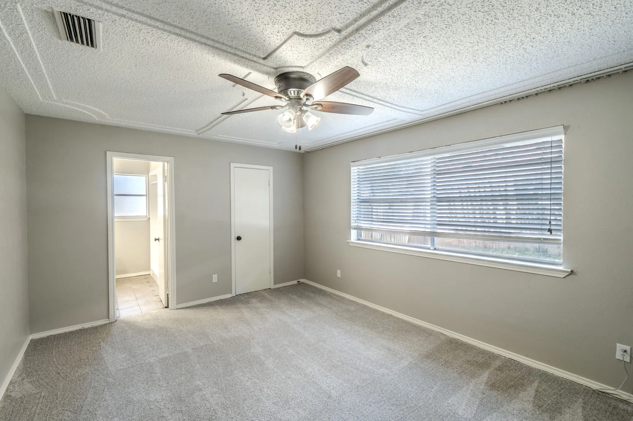 Single Family Residence For Rent in Tarrant County , 1701 Brookhaven Circle, Bedford, Texas 76022, 4 Bedroom, 2 Bathroom, 2 Garage spaces, 1,630 Sqft, built in 1976, mls#21364105, Real Estate Agent in Bedford, Homes For Rent in Tarrant county, Homes For Rent in Bedford, Realtor in Bedford Texas, Real Estate Brokerage Independent Realty Texas, Luminita Cordes Realtor