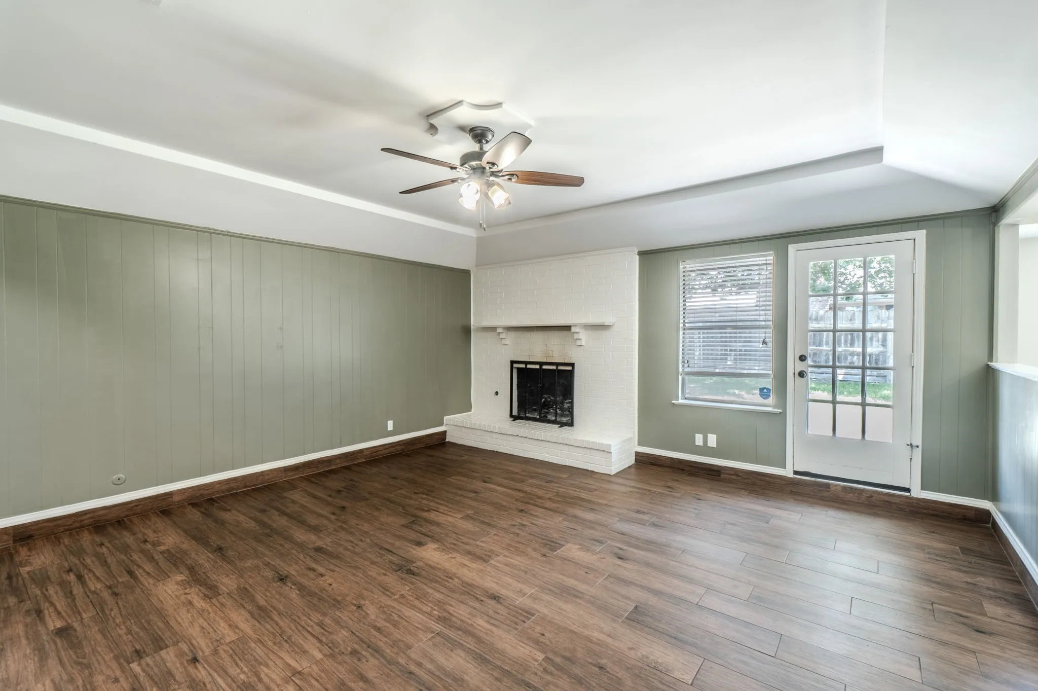 Single Family Residence For Rent in Tarrant County , 1701 Brookhaven Circle, Bedford, Texas 76022, 4 Bedroom, 2 Bathroom, 2 Garage spaces, 1,630 Sqft, built in 1976, mls#21364105, Real Estate Agent in Bedford, Homes For Rent in Tarrant county, Homes For Rent in Bedford, Realtor in Bedford Texas, Real Estate Brokerage Independent Realty Texas, Luminita Cordes Realtor
