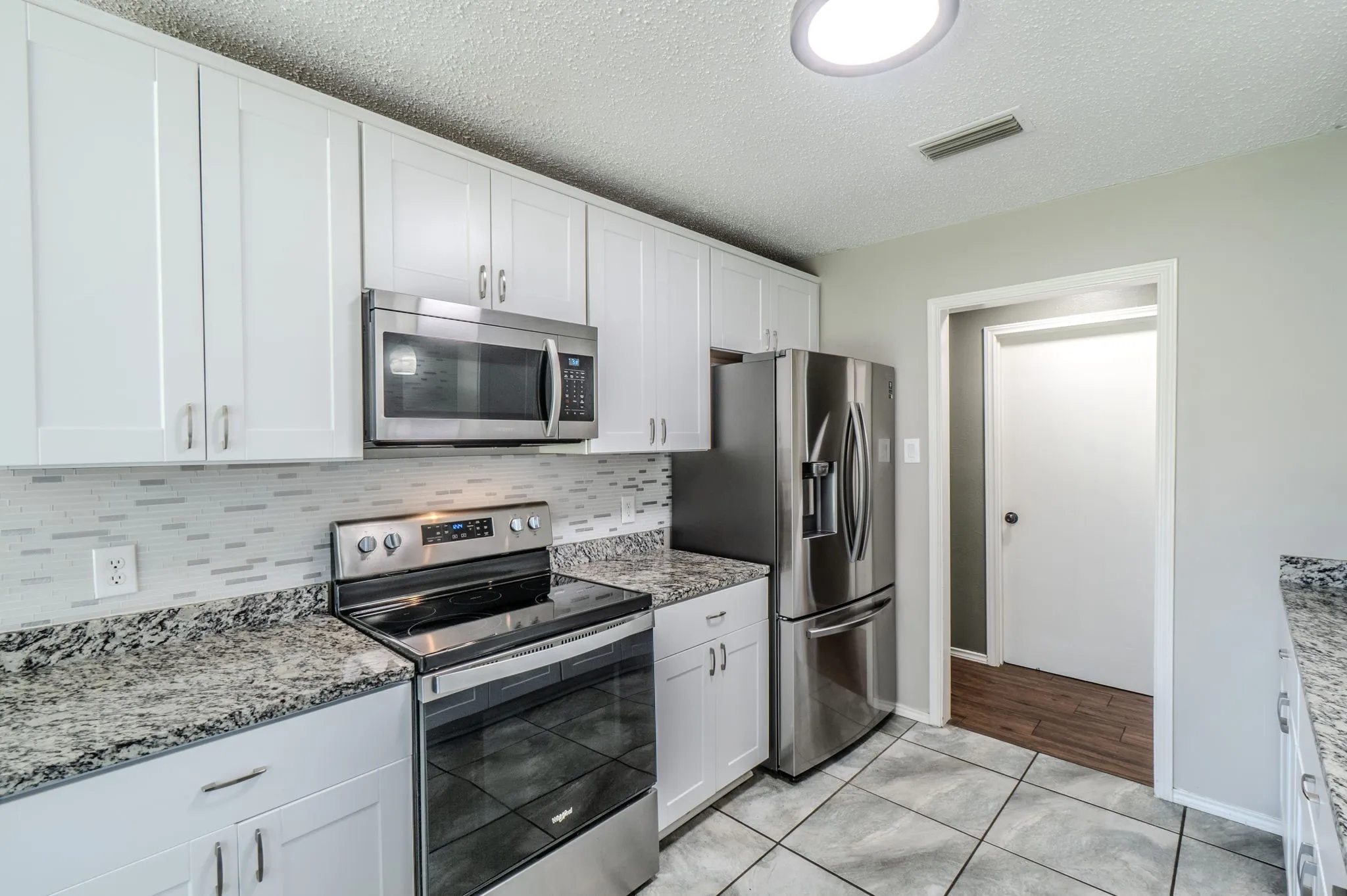 Single Family Residence For Rent in Tarrant County , 1701 Brookhaven Circle, Bedford, Texas 76022, 4 Bedroom, 2 Bathroom, 2 Garage spaces, 1,630 Sqft, built in 1976, mls#21364105, Real Estate Agent in Bedford, Homes For Rent in Tarrant county, Homes For Rent in Bedford, Realtor in Bedford Texas, Real Estate Brokerage Independent Realty Texas, Luminita Cordes Realtor