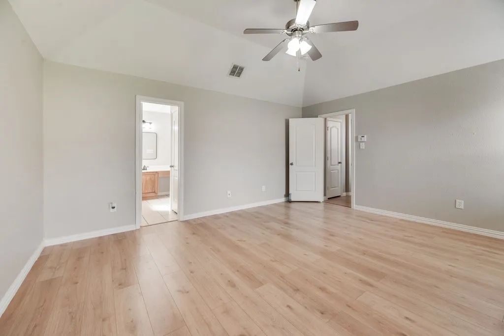 Single Family Residence For Sale in Tarrant County , 1517 White Willow Lane, Arlington, Texas 76002, 3 Bedroom, 2 Bathroom, 2 Garage spaces, 1,914 Sqft, built in 2008, mls#21364122, Real Estate Agent in Arlington, Homes For Sale in Tarrant county, Homes For Sale in Arlington, Realtor in Arlington Texas, Real Estate Brokerage Independent Realty Texas, Luminita Cordes Realtor