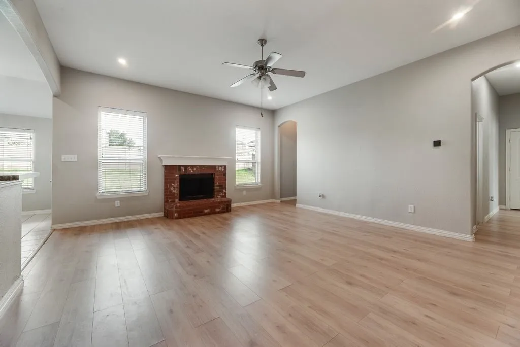 Single Family Residence For Sale in Tarrant County , 1517 White Willow Lane, Arlington, Texas 76002, 3 Bedroom, 2 Bathroom, 2 Garage spaces, 1,914 Sqft, built in 2008, mls#21364122, Real Estate Agent in Arlington, Homes For Sale in Tarrant county, Homes For Sale in Arlington, Realtor in Arlington Texas, Real Estate Brokerage Independent Realty Texas, Luminita Cordes Realtor