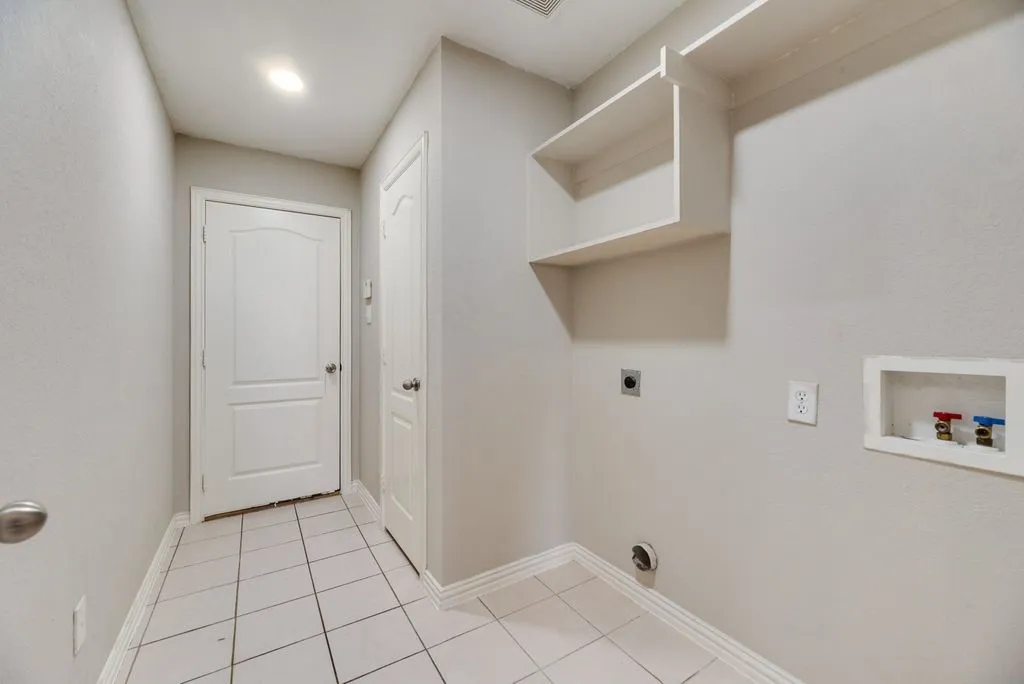 Single Family Residence For Sale in Tarrant County , 1517 White Willow Lane, Arlington, Texas 76002, 3 Bedroom, 2 Bathroom, 2 Garage spaces, 1,914 Sqft, built in 2008, mls#21364122, Real Estate Agent in Arlington, Homes For Sale in Tarrant county, Homes For Sale in Arlington, Realtor in Arlington Texas, Real Estate Brokerage Independent Realty Texas, Luminita Cordes Realtor