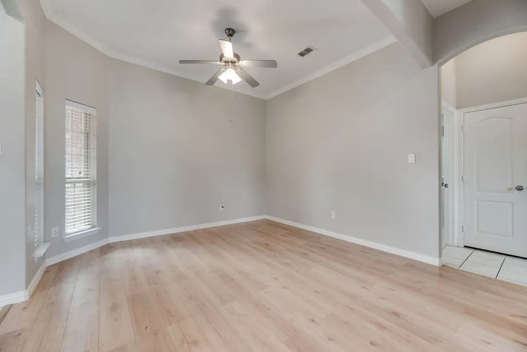 Single Family Residence For Sale in Tarrant County , 1517 White Willow Lane, Arlington, Texas 76002, 3 Bedroom, 2 Bathroom, 2 Garage spaces, 1,914 Sqft, built in 2008, mls#21364122, Real Estate Agent in Arlington, Homes For Sale in Tarrant county, Homes For Sale in Arlington, Realtor in Arlington Texas, Real Estate Brokerage Independent Realty Texas, Luminita Cordes Realtor