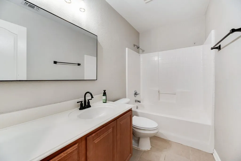 Single Family Residence For Sale in Tarrant County , 1517 White Willow Lane, Arlington, Texas 76002, 3 Bedroom, 2 Bathroom, 2 Garage spaces, 1,914 Sqft, built in 2008, mls#21364122, Real Estate Agent in Arlington, Homes For Sale in Tarrant county, Homes For Sale in Arlington, Realtor in Arlington Texas, Real Estate Brokerage Independent Realty Texas, Luminita Cordes Realtor