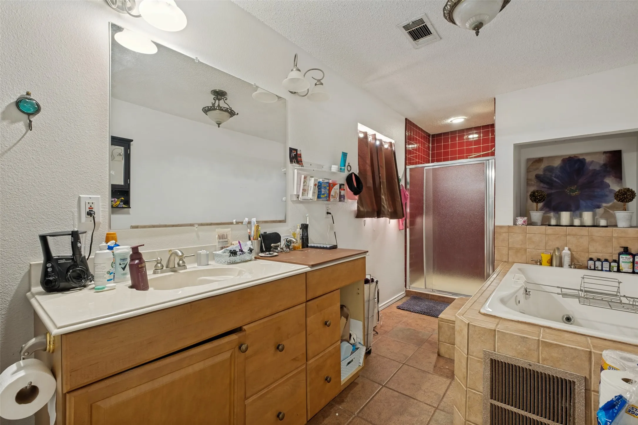 Full Bath #4
En suite with Bedroom #5
Jacuzzi Tub and Separate Shower