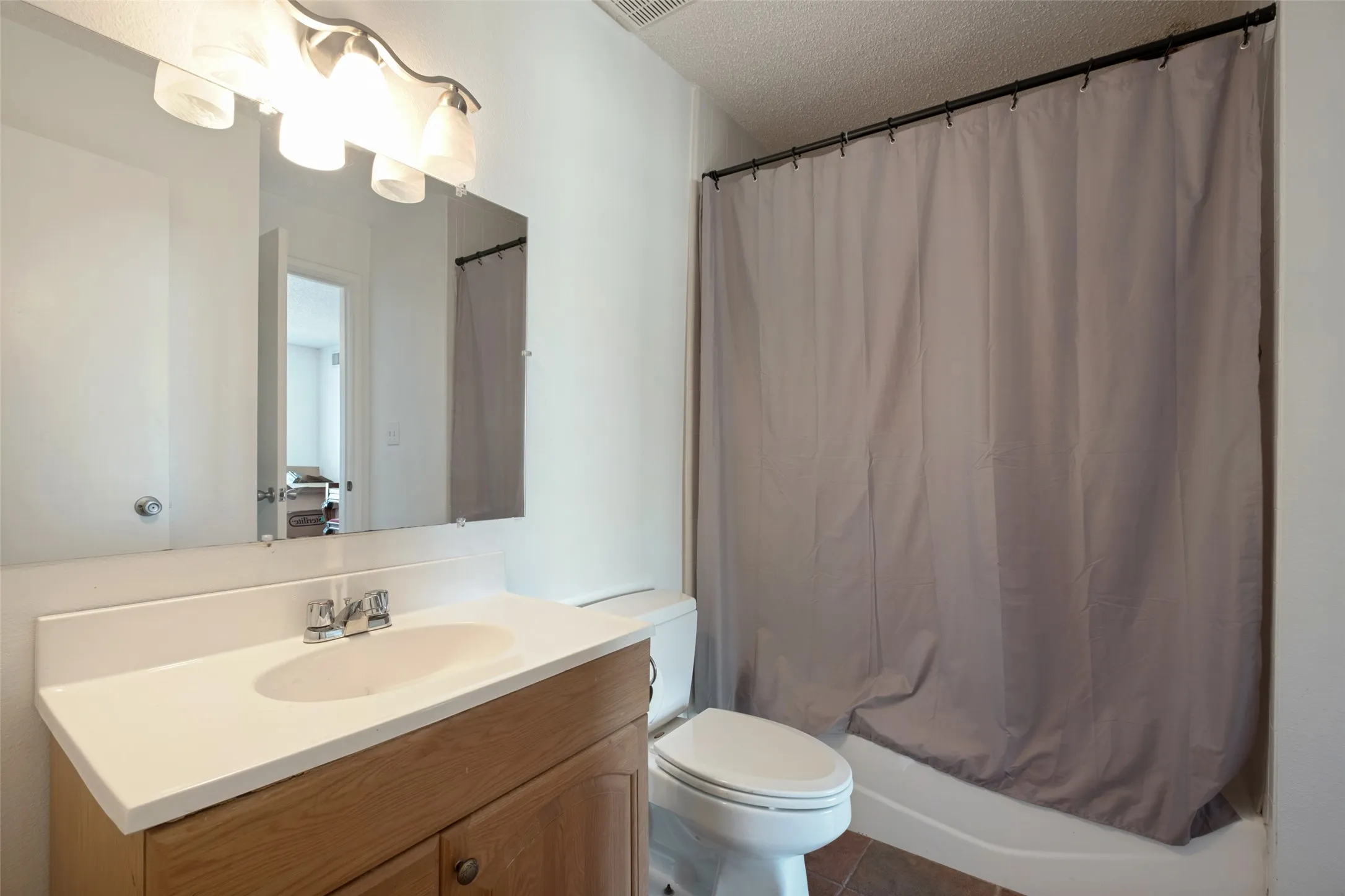 Full Bath #3
Shower/Bath Combo