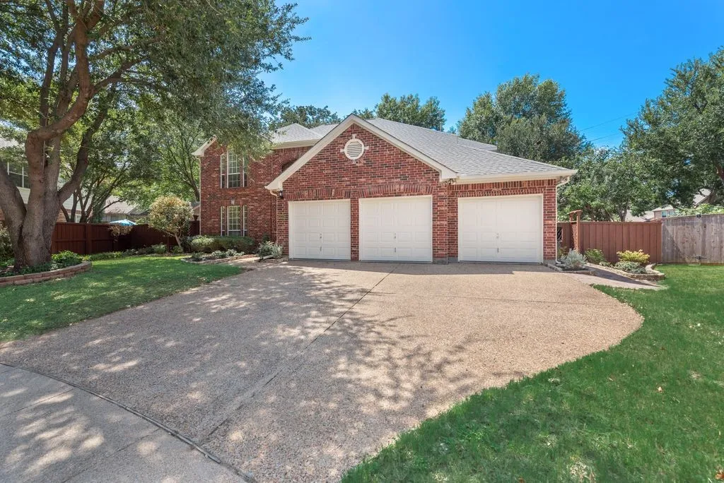 Large 3 car garage!