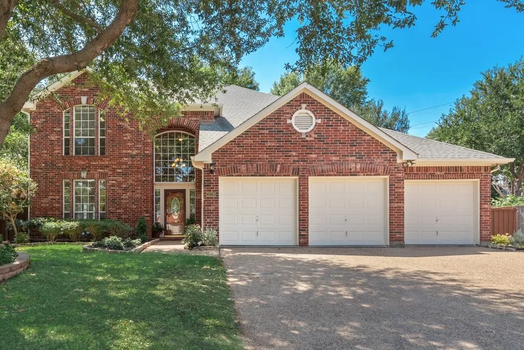 Welcome Home lovely 4/2.5 bath (includes a Large private Jack and Jill upstairs with 3 vanities: 2 on one side and 1 on the other with privacy doors to the large walk in shower) 3 living, 2 dining, lovely backyard!