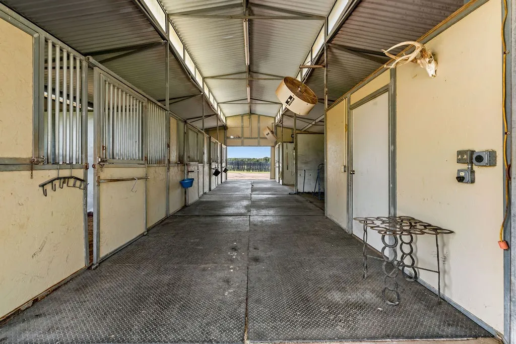 Farm For Sale in Erath County , 24860 N US Highway 281, Stephenville, Texas 76401, 4 Bedroom, 4 Bathroom, Garage spaces, 3,632 Sqft, built in 1997, mls#21363565, Real Estate Agent in Stephenville, Homes For Sale in Erath county, Homes For Sale in Stephenville, Realtor in Stephenville Texas, Real Estate Brokerage Independent Realty Texas, Luminita Cordes Realtor