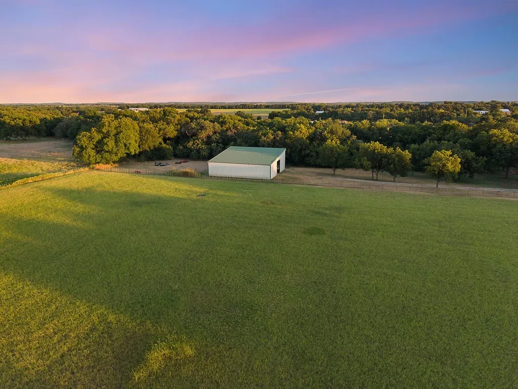 Farm For Sale in Erath County , 24860 N US Highway 281, Stephenville, Texas 76401, 4 Bedroom, 4 Bathroom, Garage spaces, 3,632 Sqft, built in 1997, mls#21363565, Real Estate Agent in Stephenville, Homes For Sale in Erath county, Homes For Sale in Stephenville, Realtor in Stephenville Texas, Real Estate Brokerage Independent Realty Texas, Luminita Cordes Realtor