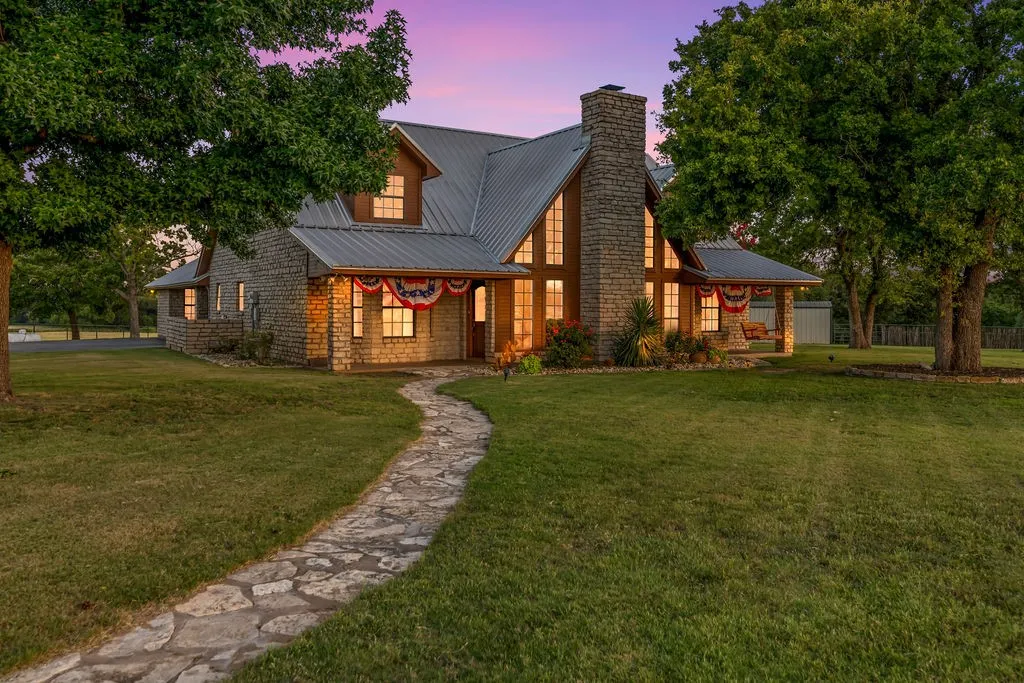Farm For Sale in Erath County , 24860 N US Highway 281, Stephenville, Texas 76401, 4 Bedroom, 4 Bathroom, Garage spaces, 3,632 Sqft, built in 1997, mls#21363565, Real Estate Agent in Stephenville, Homes For Sale in Erath county, Homes For Sale in Stephenville, Realtor in Stephenville Texas, Real Estate Brokerage Independent Realty Texas, Luminita Cordes Realtor