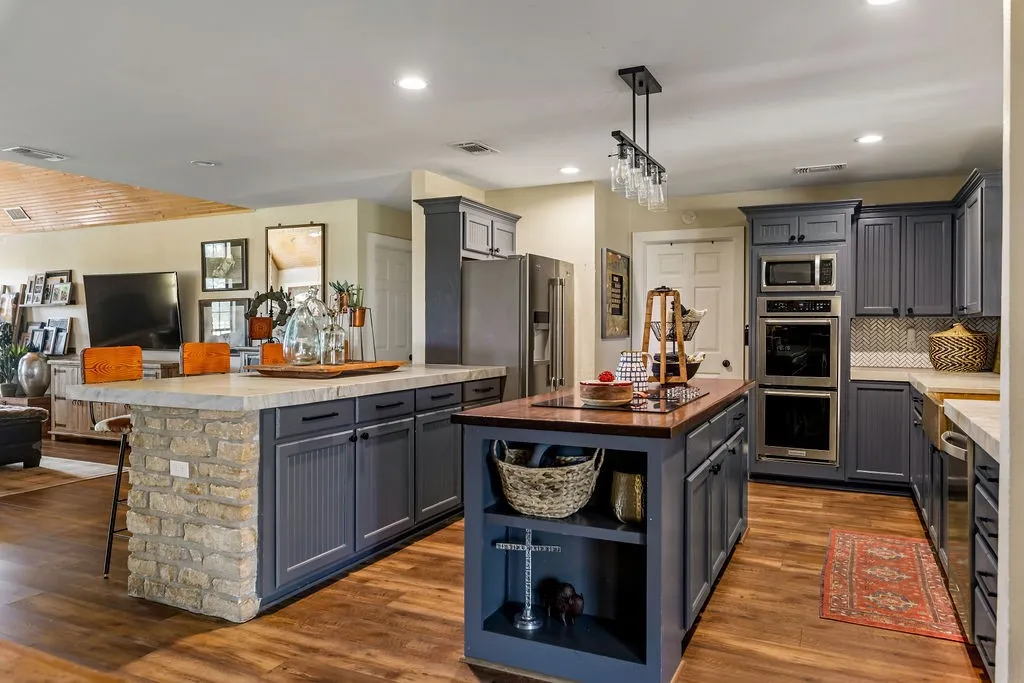 Farm For Sale in Erath County , 24860 N US Highway 281, Stephenville, Texas 76401, 4 Bedroom, 4 Bathroom, Garage spaces, 3,632 Sqft, built in 1997, mls#21363565, Real Estate Agent in Stephenville, Homes For Sale in Erath county, Homes For Sale in Stephenville, Realtor in Stephenville Texas, Real Estate Brokerage Independent Realty Texas, Luminita Cordes Realtor