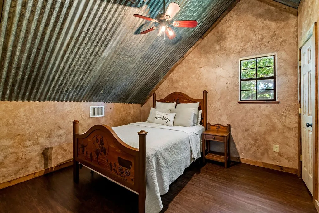 Farm For Sale in Erath County , 24860 N US Highway 281, Stephenville, Texas 76401, 4 Bedroom, 4 Bathroom, Garage spaces, 3,632 Sqft, built in 1997, mls#21363565, Real Estate Agent in Stephenville, Homes For Sale in Erath county, Homes For Sale in Stephenville, Realtor in Stephenville Texas, Real Estate Brokerage Independent Realty Texas, Luminita Cordes Realtor