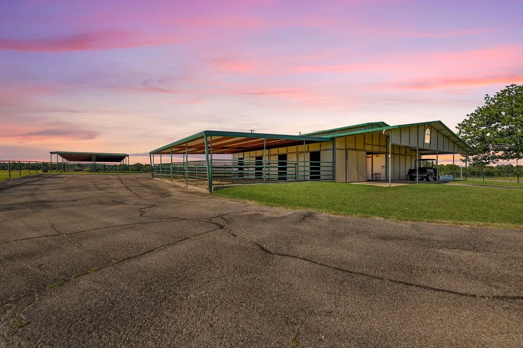 Farm For Sale in Erath County , 24860 N US Highway 281, Stephenville, Texas 76401, 4 Bedroom, 4 Bathroom, Garage spaces, 3,632 Sqft, built in 1997, mls#21363565, Real Estate Agent in Stephenville, Homes For Sale in Erath county, Homes For Sale in Stephenville, Realtor in Stephenville Texas, Real Estate Brokerage Independent Realty Texas, Luminita Cordes Realtor