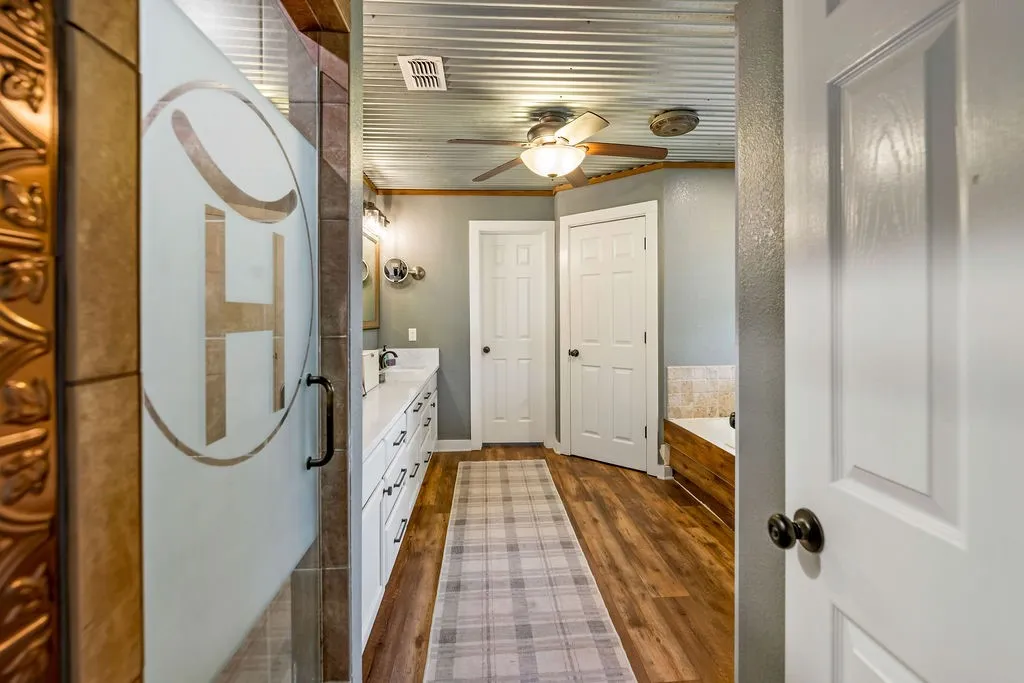 Farm For Sale in Erath County , 24860 N US Highway 281, Stephenville, Texas 76401, 4 Bedroom, 4 Bathroom, Garage spaces, 3,632 Sqft, built in 1997, mls#21363565, Real Estate Agent in Stephenville, Homes For Sale in Erath county, Homes For Sale in Stephenville, Realtor in Stephenville Texas, Real Estate Brokerage Independent Realty Texas, Luminita Cordes Realtor