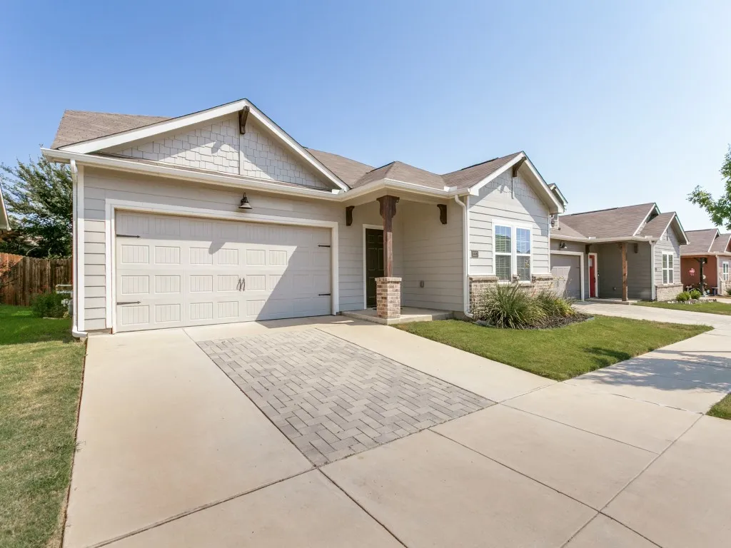 Single Family Residence For Sale in Denton County , 2217 Paxton Way, Denton, Texas 76209, 3 Bedroom, 2 Bathroom, 2 Garage spaces, 1,393 Sqft, built in 2020, mls#21364126, Real Estate Agent in Denton, Homes For Sale in Denton county, Homes For Sale in Denton, Realtor in Denton Texas, Real Estate Brokerage Independent Realty Texas, Luminita Cordes Realtor