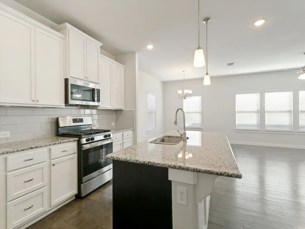 Single Family Residence For Sale in Denton County , 2217 Paxton Way, Denton, Texas 76209, 3 Bedroom, 2 Bathroom, 2 Garage spaces, 1,393 Sqft, built in 2020, mls#21364126, Real Estate Agent in Denton, Homes For Sale in Denton county, Homes For Sale in Denton, Realtor in Denton Texas, Real Estate Brokerage Independent Realty Texas, Luminita Cordes Realtor