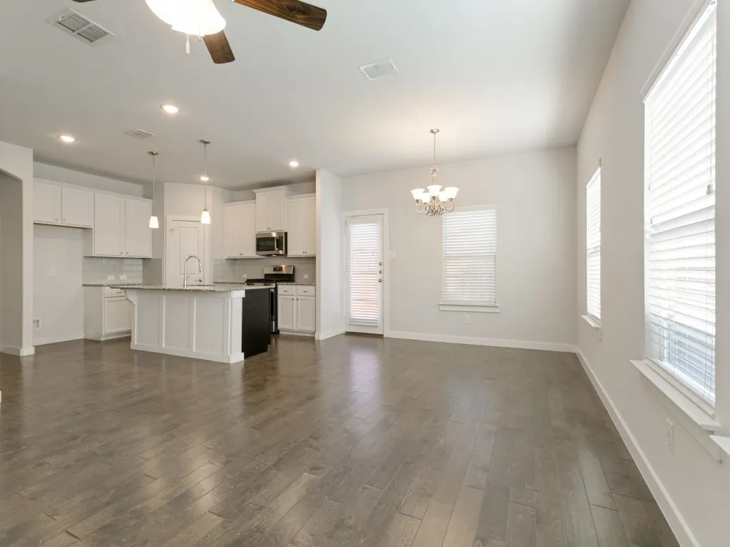 Single Family Residence For Sale in Denton County , 2217 Paxton Way, Denton, Texas 76209, 3 Bedroom, 2 Bathroom, 2 Garage spaces, 1,393 Sqft, built in 2020, mls#21364126, Real Estate Agent in Denton, Homes For Sale in Denton county, Homes For Sale in Denton, Realtor in Denton Texas, Real Estate Brokerage Independent Realty Texas, Luminita Cordes Realtor