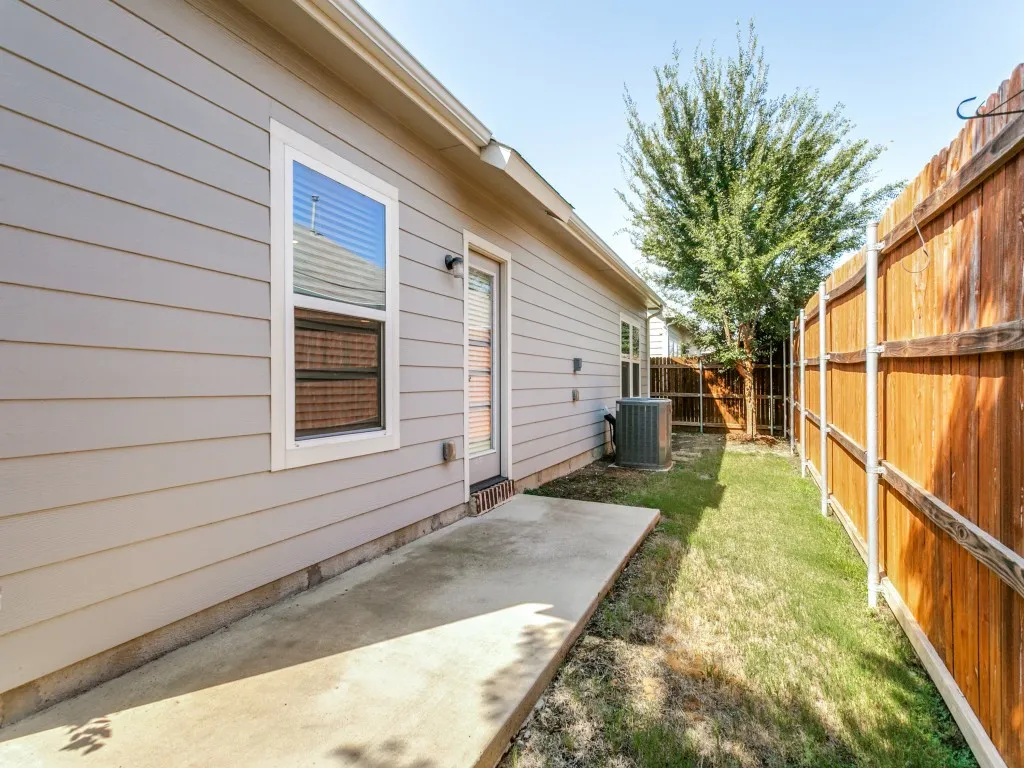 Single Family Residence For Sale in Denton County , 2217 Paxton Way, Denton, Texas 76209, 3 Bedroom, 2 Bathroom, 2 Garage spaces, 1,393 Sqft, built in 2020, mls#21364126, Real Estate Agent in Denton, Homes For Sale in Denton county, Homes For Sale in Denton, Realtor in Denton Texas, Real Estate Brokerage Independent Realty Texas, Luminita Cordes Realtor