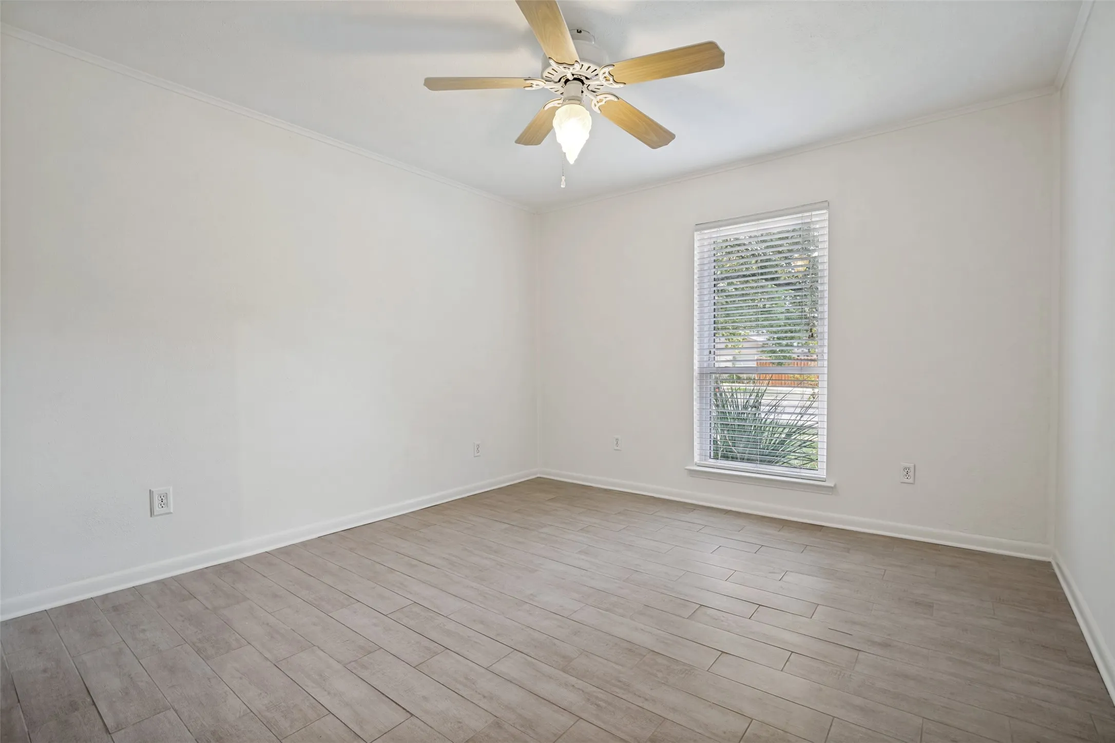 Single Family Residence For Sale in Dallas County , 916 Loganwood Avenue, Richardson, Texas 75080, 3 Bedroom, 2 Bathroom, Garage spaces, 1,914 Sqft, built in 1967, mls#21364132, Real Estate Agent in Richardson, Homes For Sale in Dallas county, Homes For Sale in Richardson, Realtor in Richardson Texas, Real Estate Brokerage Independent Realty Texas, Luminita Cordes Realtor