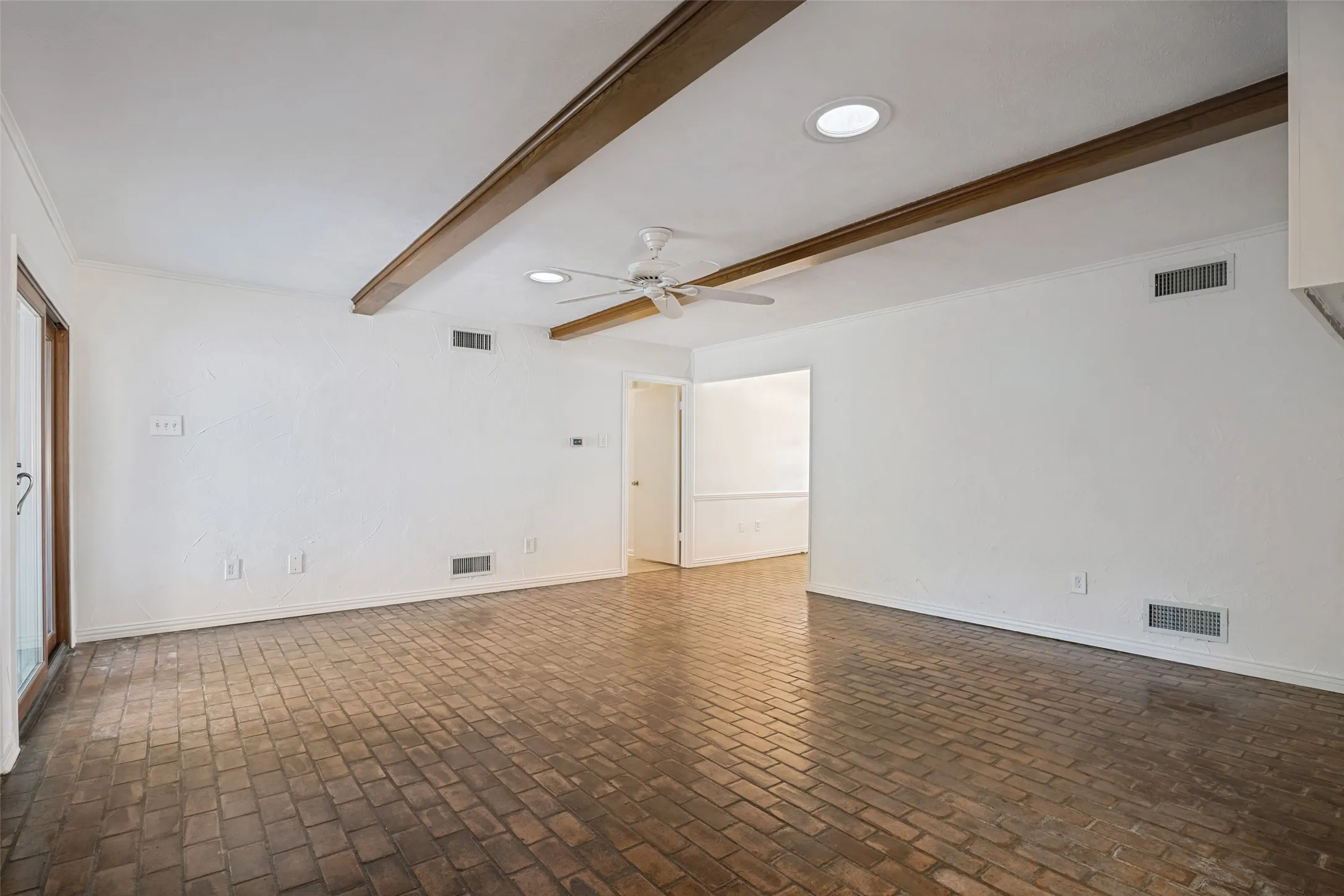 Single Family Residence For Sale in Dallas County , 916 Loganwood Avenue, Richardson, Texas 75080, 3 Bedroom, 2 Bathroom, Garage spaces, 1,914 Sqft, built in 1967, mls#21364132, Real Estate Agent in Richardson, Homes For Sale in Dallas county, Homes For Sale in Richardson, Realtor in Richardson Texas, Real Estate Brokerage Independent Realty Texas, Luminita Cordes Realtor