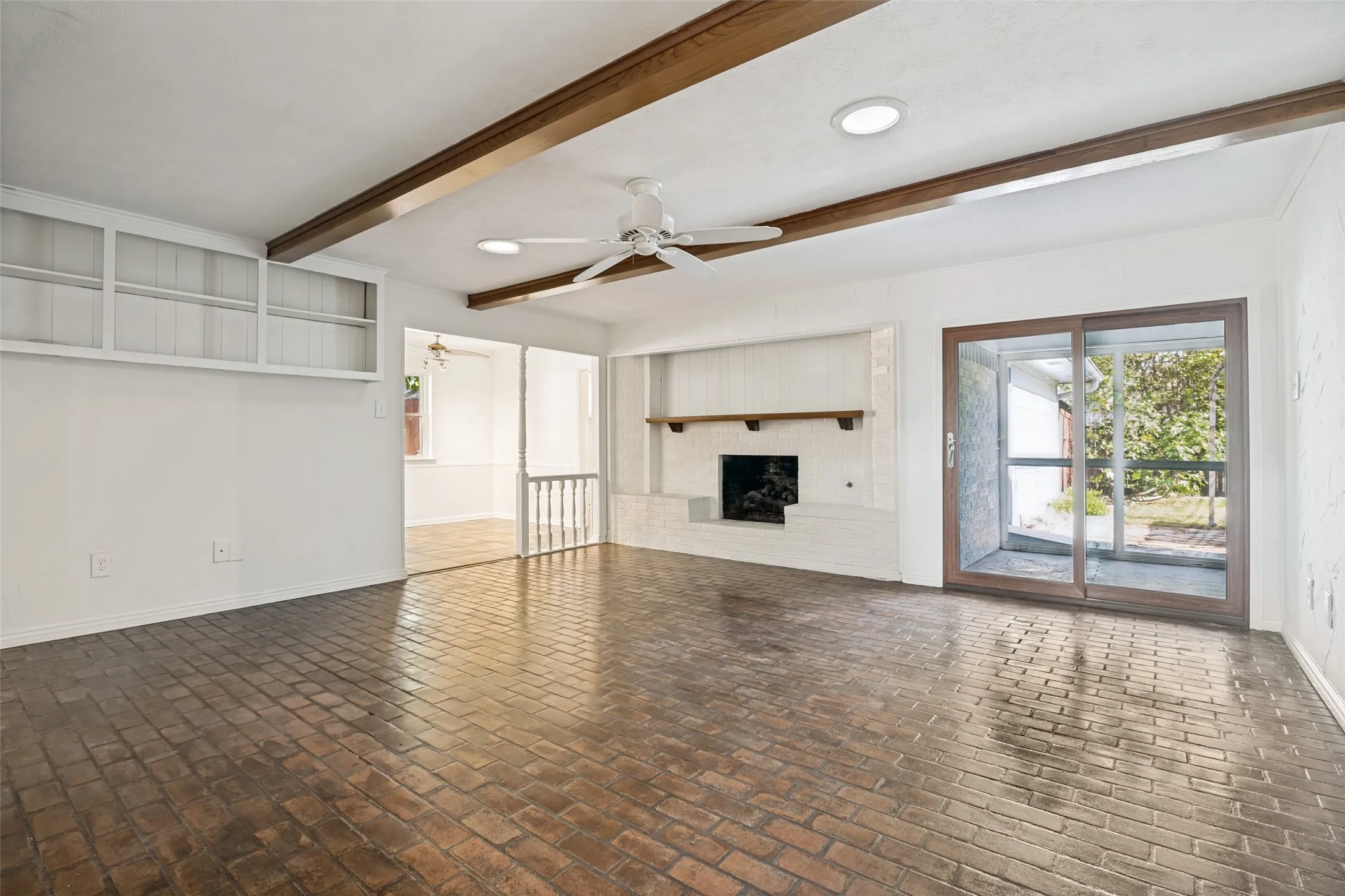Single Family Residence For Sale in Dallas County , 916 Loganwood Avenue, Richardson, Texas 75080, 3 Bedroom, 2 Bathroom, Garage spaces, 1,914 Sqft, built in 1967, mls#21364132, Real Estate Agent in Richardson, Homes For Sale in Dallas county, Homes For Sale in Richardson, Realtor in Richardson Texas, Real Estate Brokerage Independent Realty Texas, Luminita Cordes Realtor
