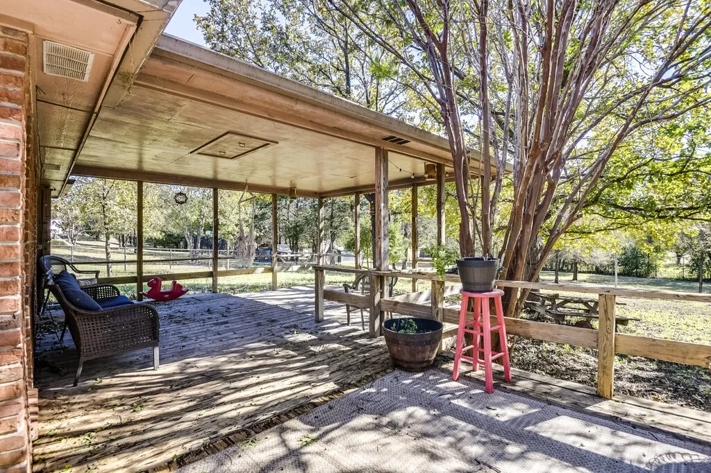 Back Yard Deck - Great Place for an outdoor Party or Just Sit and Read a Book!!