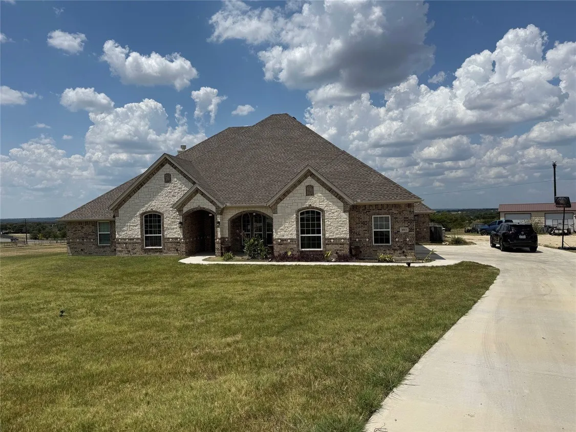 Single Family Residence For Rent in Parker County , 1013 Sky Court, Weatherford, Texas 76085, 4 Bedroom, 3 Bathroom, 3 Garage spaces, 2,790 Sqft, built in 2021, mls#21364139, Real Estate Agent in Weatherford, Homes For Rent in Parker county, Homes For Rent in Weatherford, Realtor in Weatherford Texas, Real Estate Brokerage Independent Realty Texas, Luminita Cordes Realtor