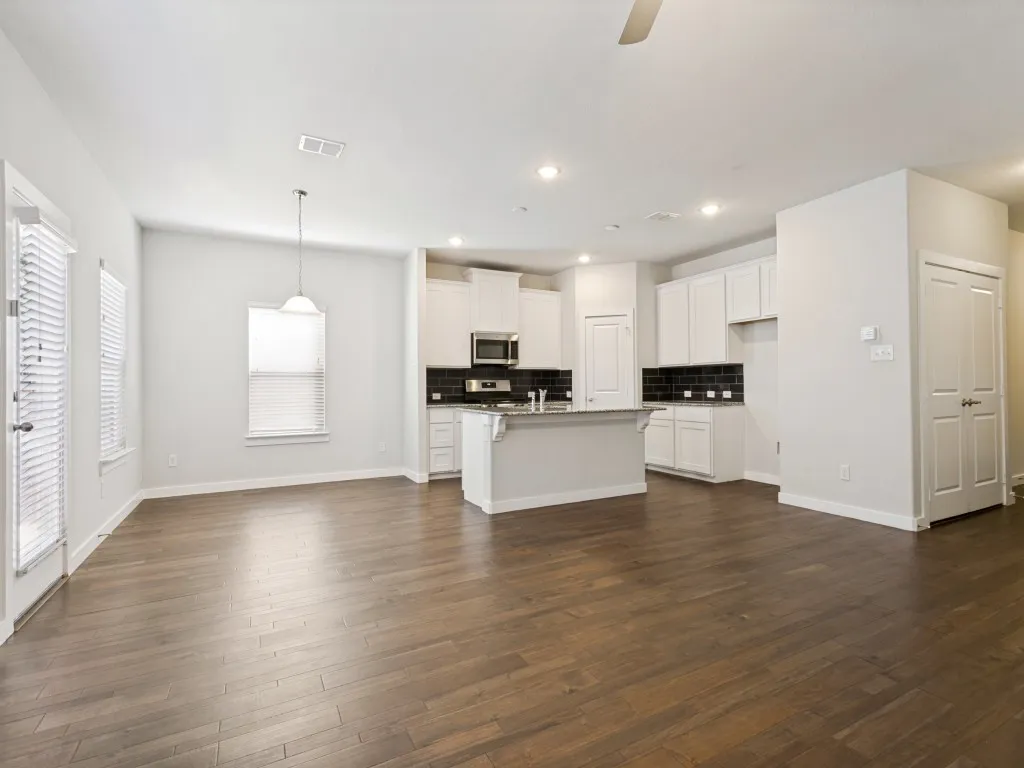 Single Family Residence For Sale in Denton County , 2201 Paxton Way, Denton, Texas 76209, 3 Bedroom, 2 Bathroom, 2 Garage spaces, 1,396 Sqft, built in 2021, mls#21364140, Real Estate Agent in Denton, Homes For Sale in Denton county, Homes For Sale in Denton, Realtor in Denton Texas, Real Estate Brokerage Independent Realty Texas, Luminita Cordes Realtor